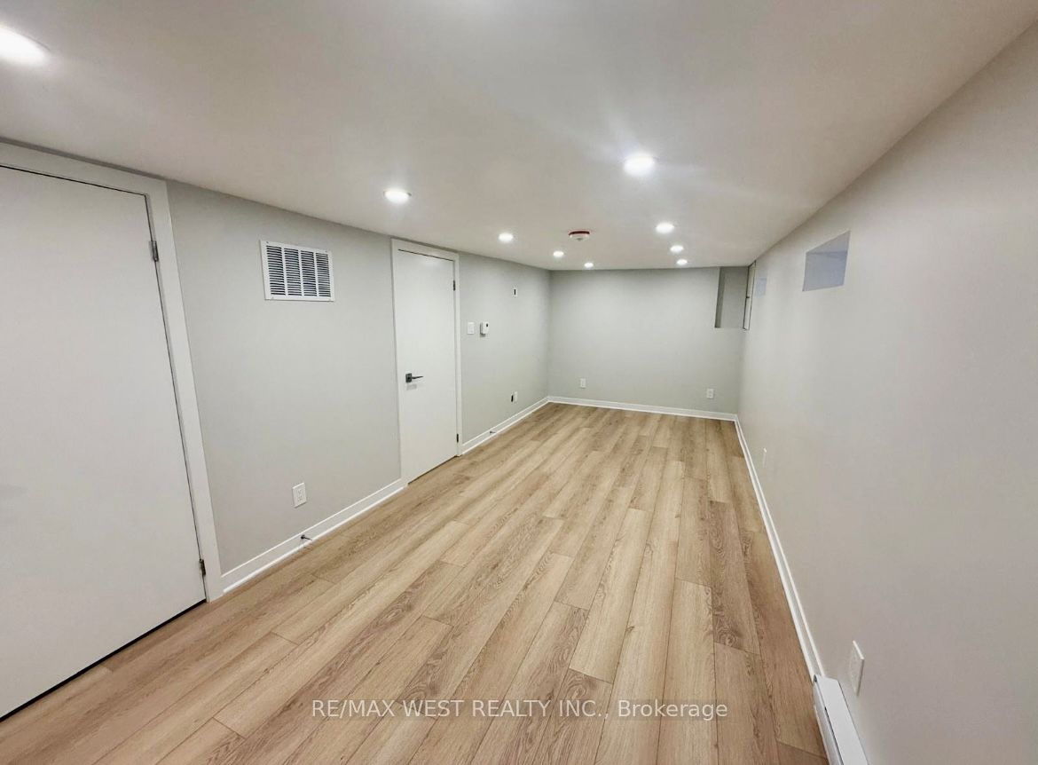 10 Vimy Avenue Bsmt Property Photo 4