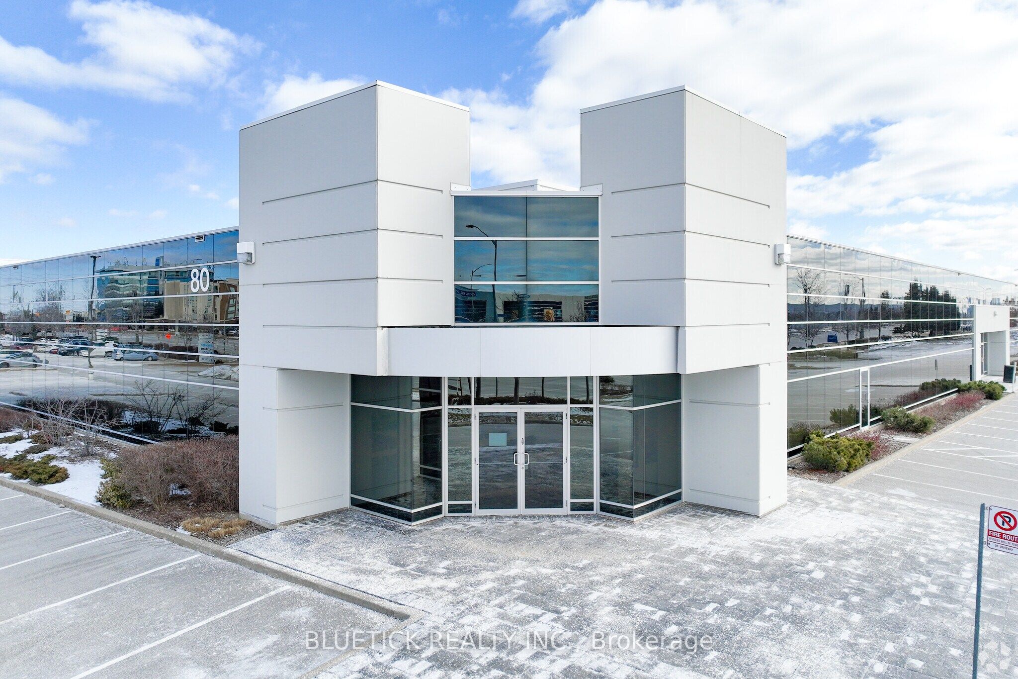 80 Courtneypark Drive W 3 Property Photo 1