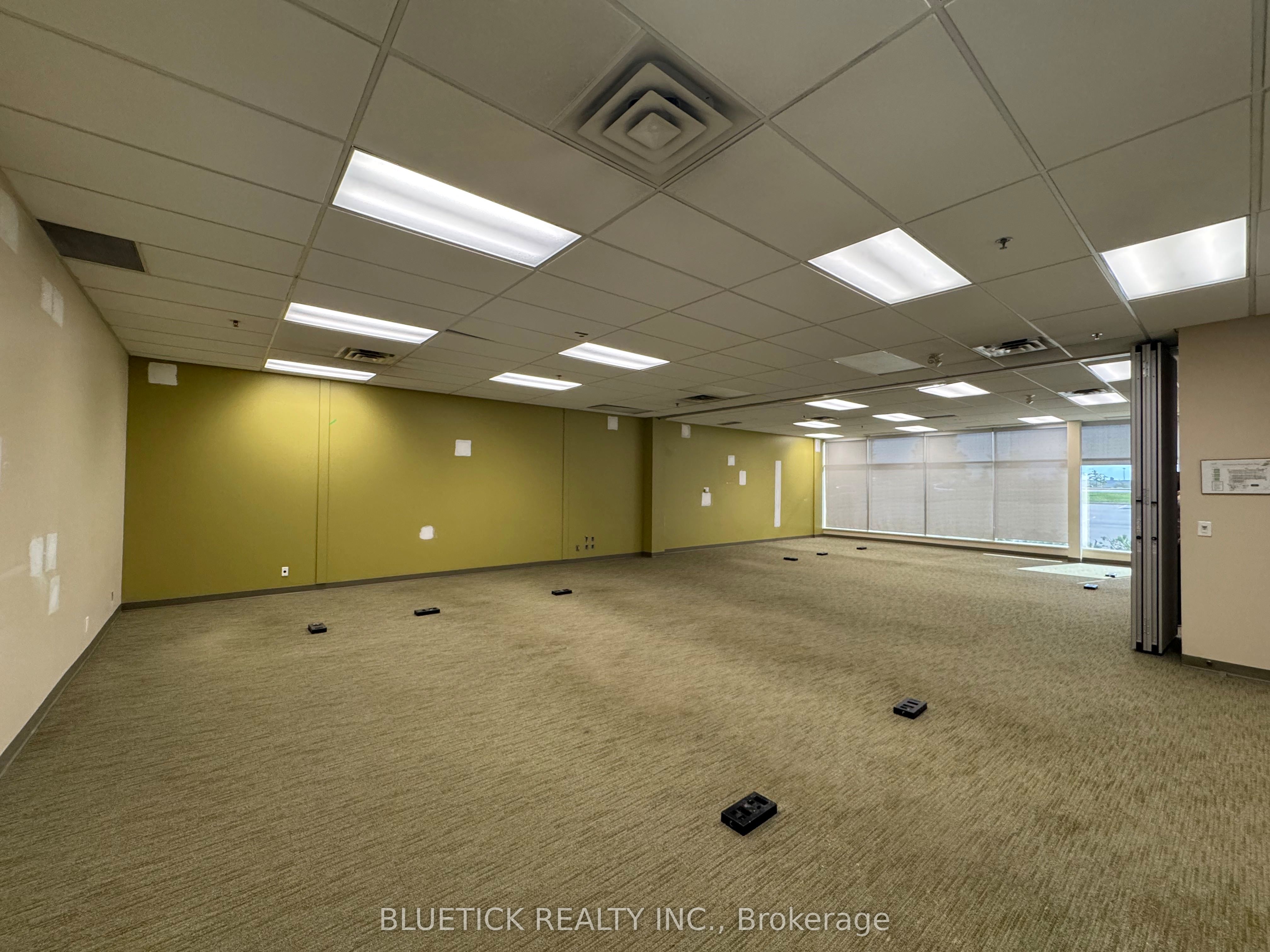 80 Courtneypark Drive W 3 Property Photo 10