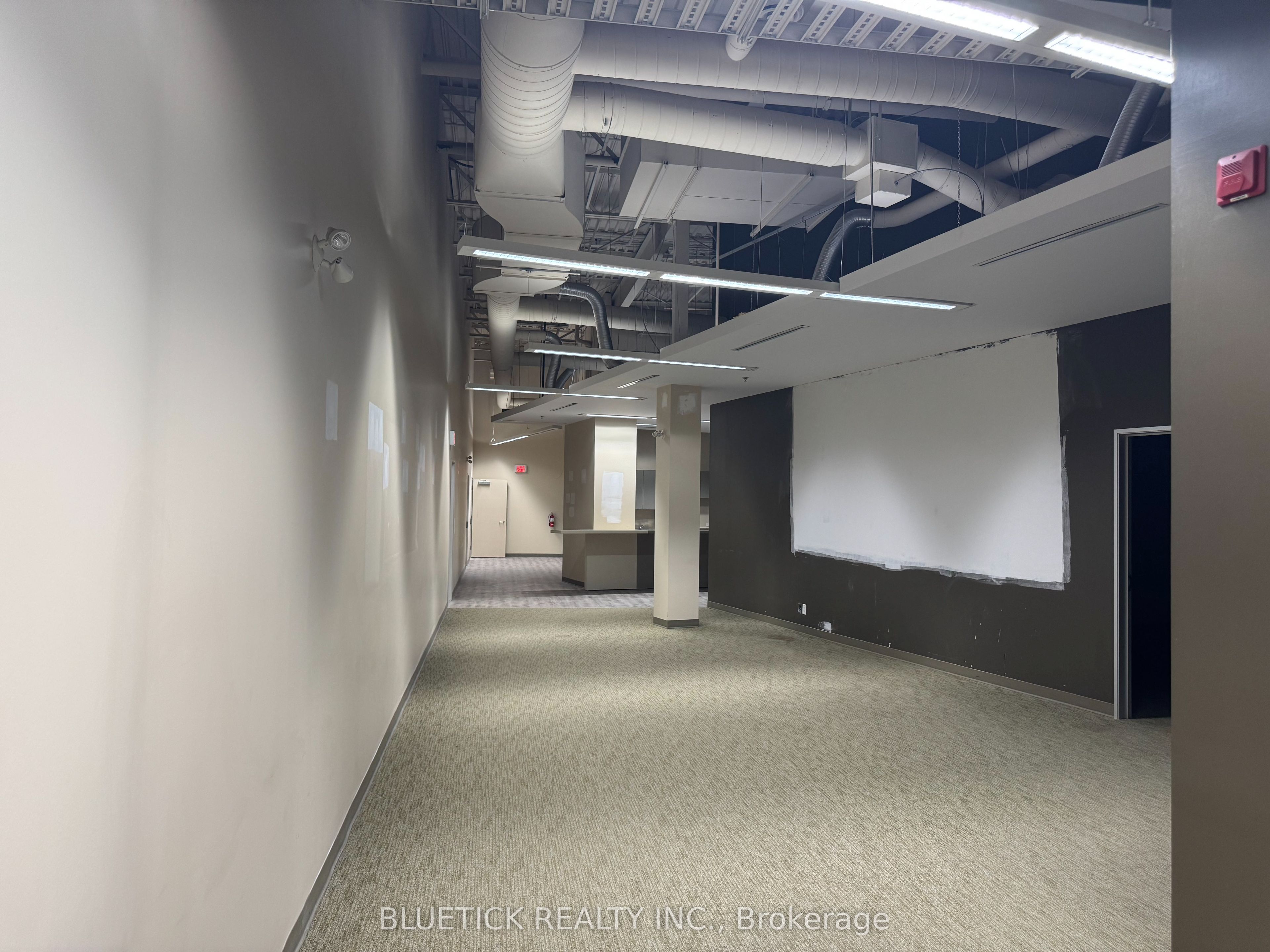80 Courtneypark Drive W 3 Property Photo 12
