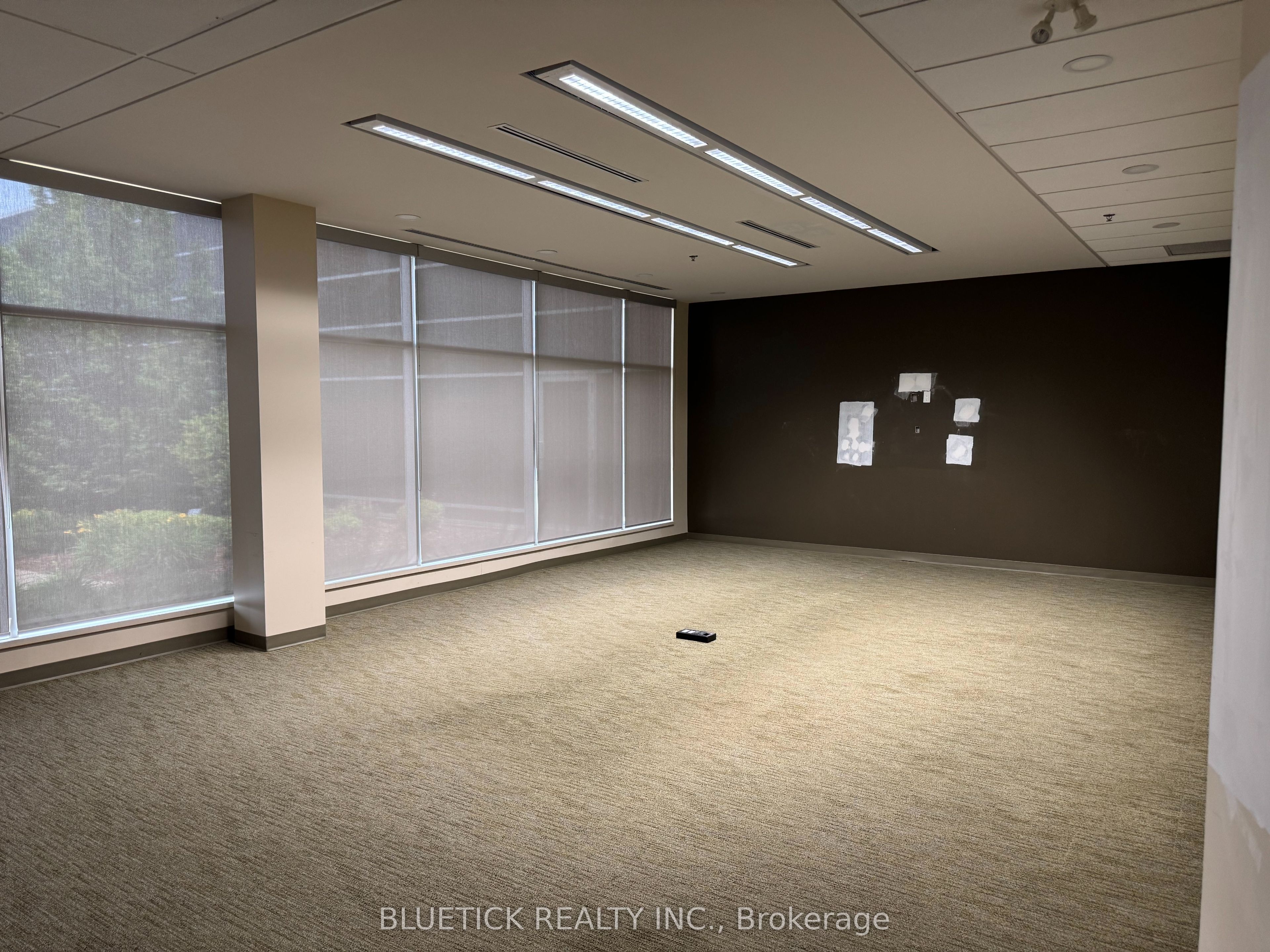 80 Courtneypark Drive W 3 Property Photo 13
