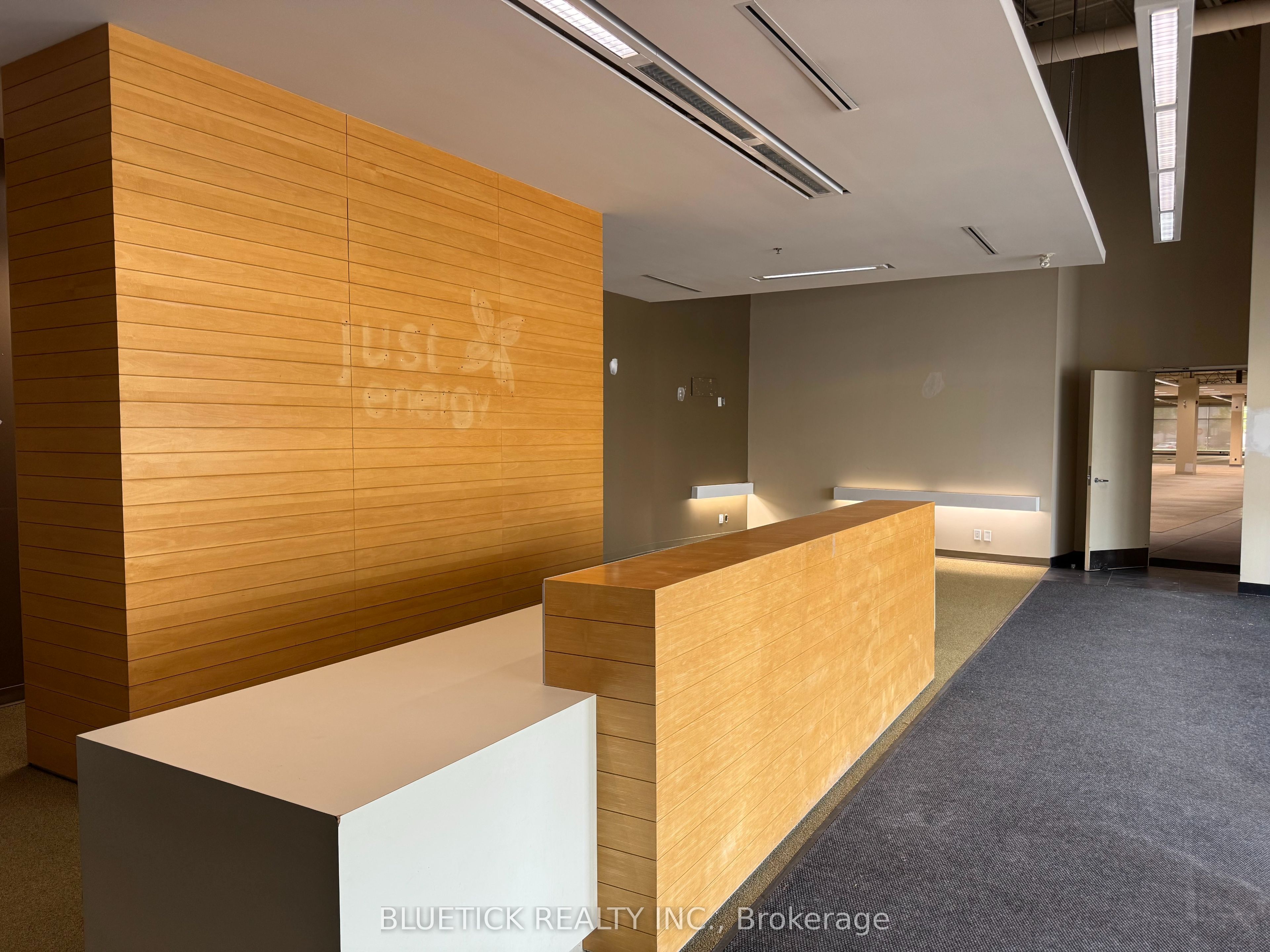 80 Courtneypark Drive W 3 Property Photo 14