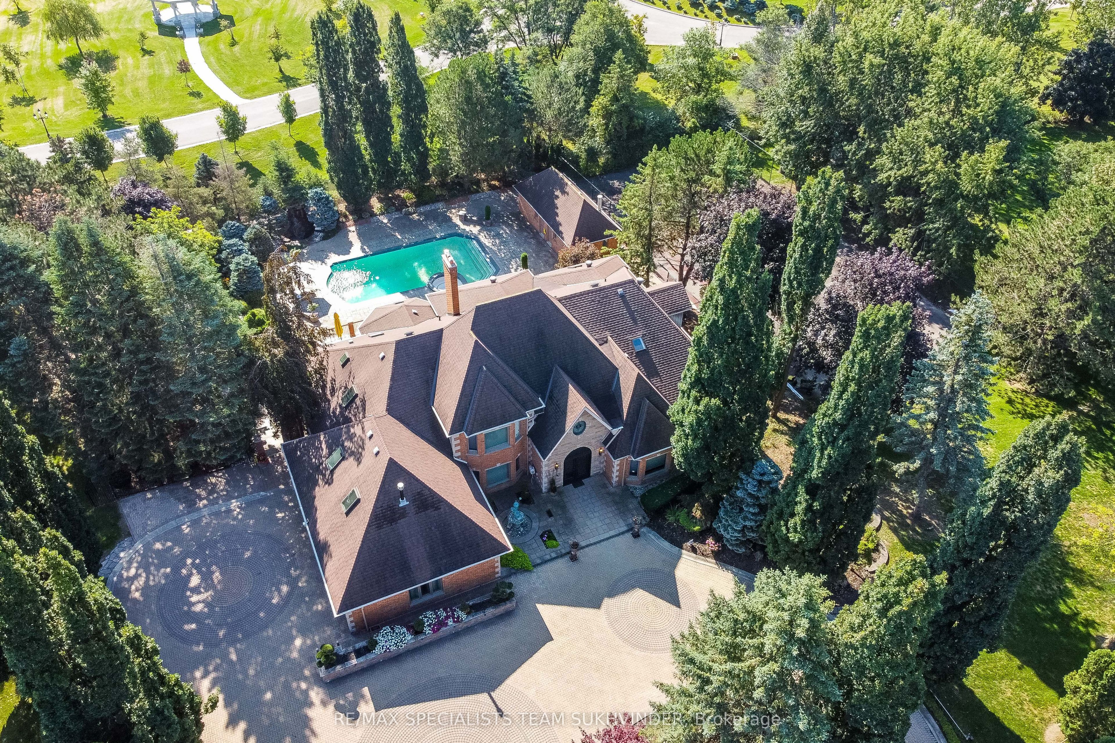 12 Edgeforest Drive