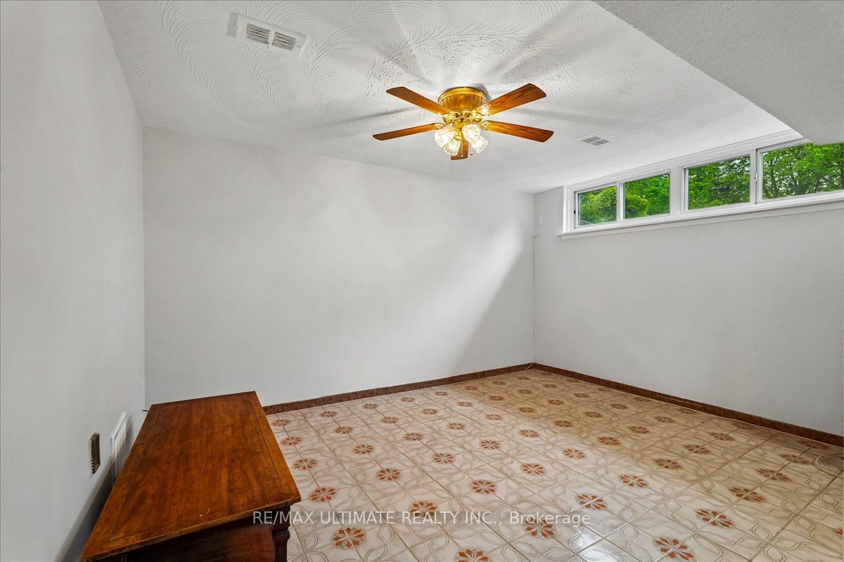 12 Thurodale Avenue Property Photo 31