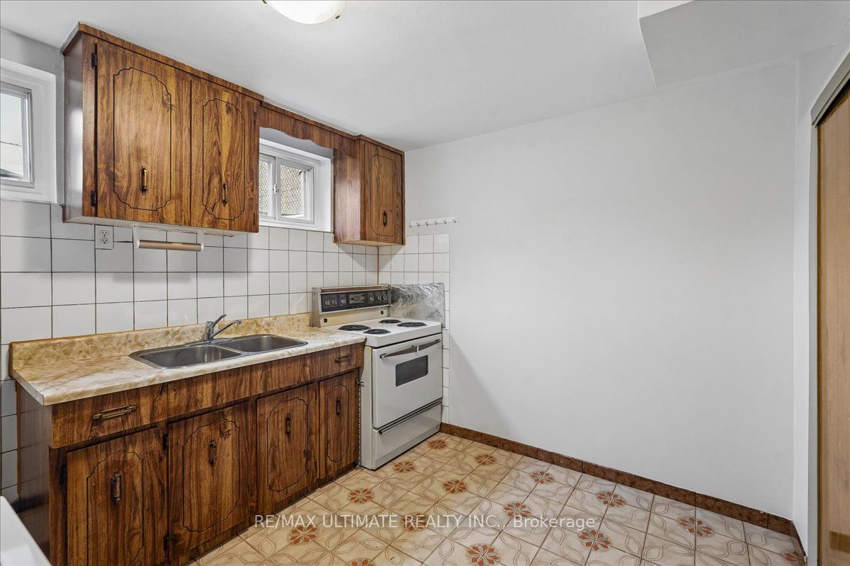 12 Thurodale Avenue Property Photo 35