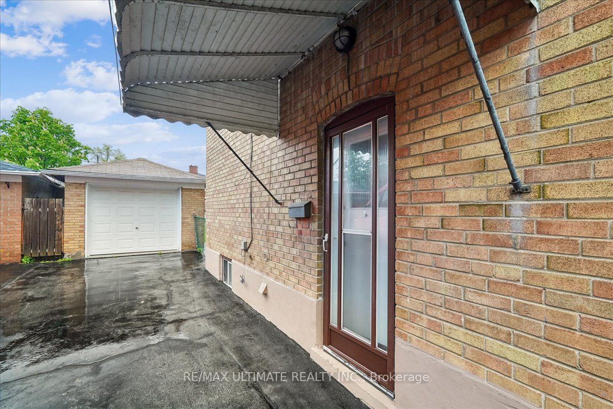 12 Thurodale Avenue Property Photo 37