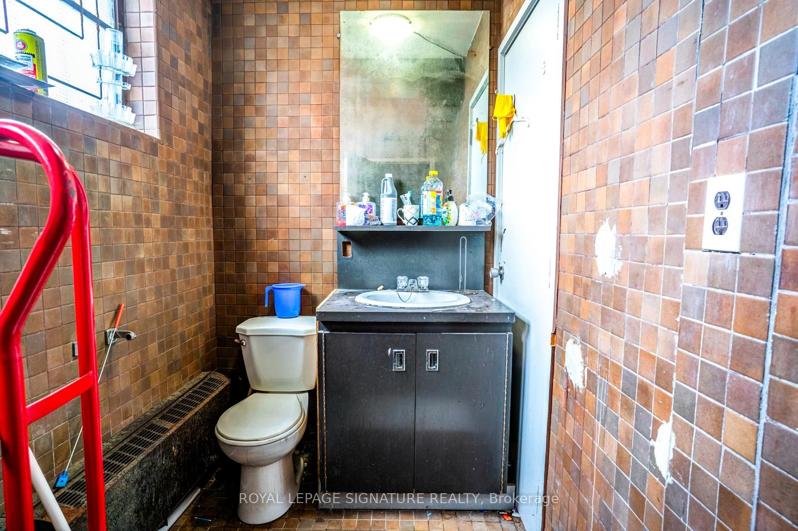 1180 St. Clair Avenue W Property Photo 9