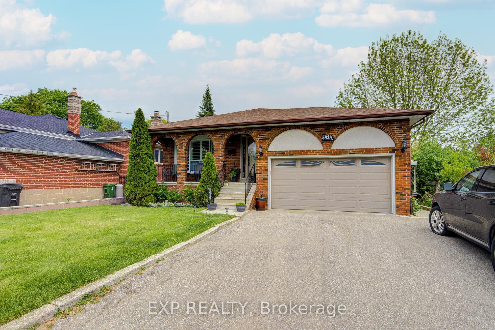 593a Scarlett Road N Property Photo 1