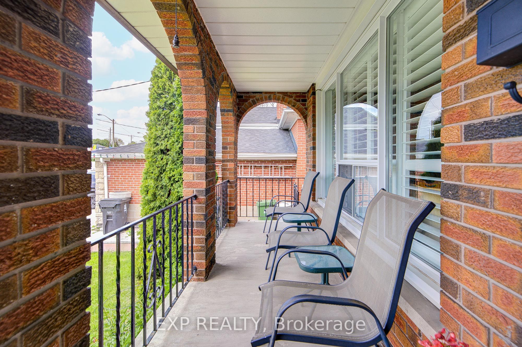 593a Scarlett Road N Property Photo 3