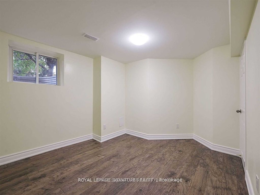 5955 Leeside Crescent Basement Property Photo 24