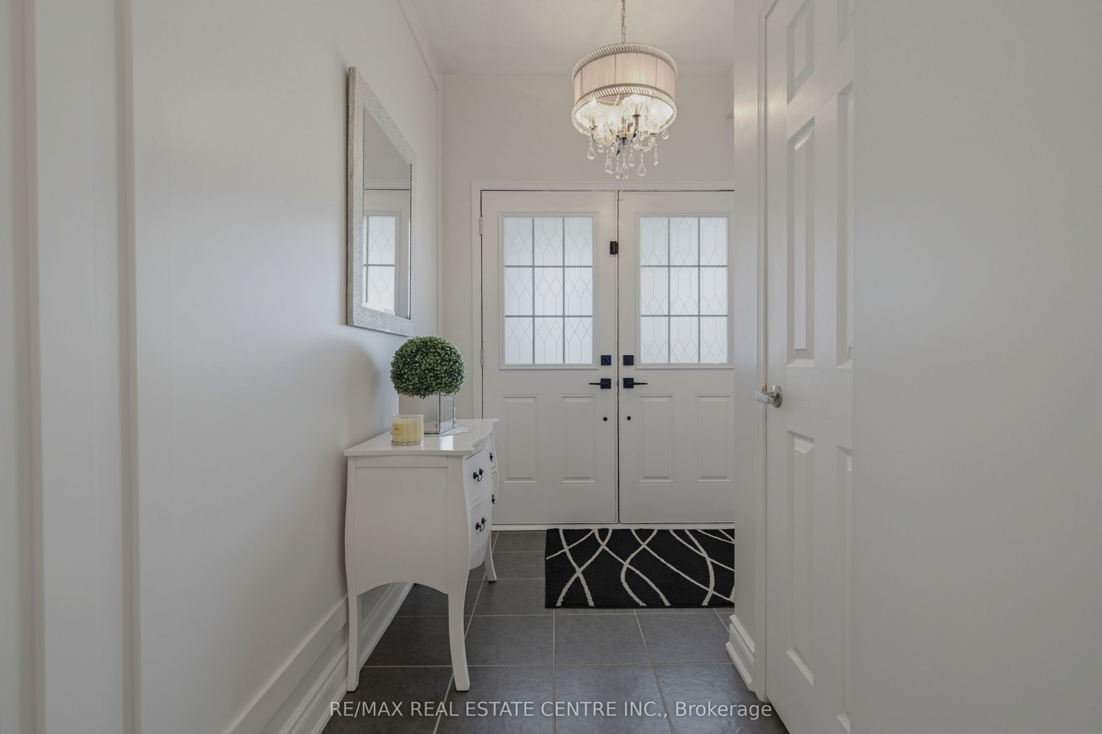 16 Gulfbrook Circle Property Photo 2