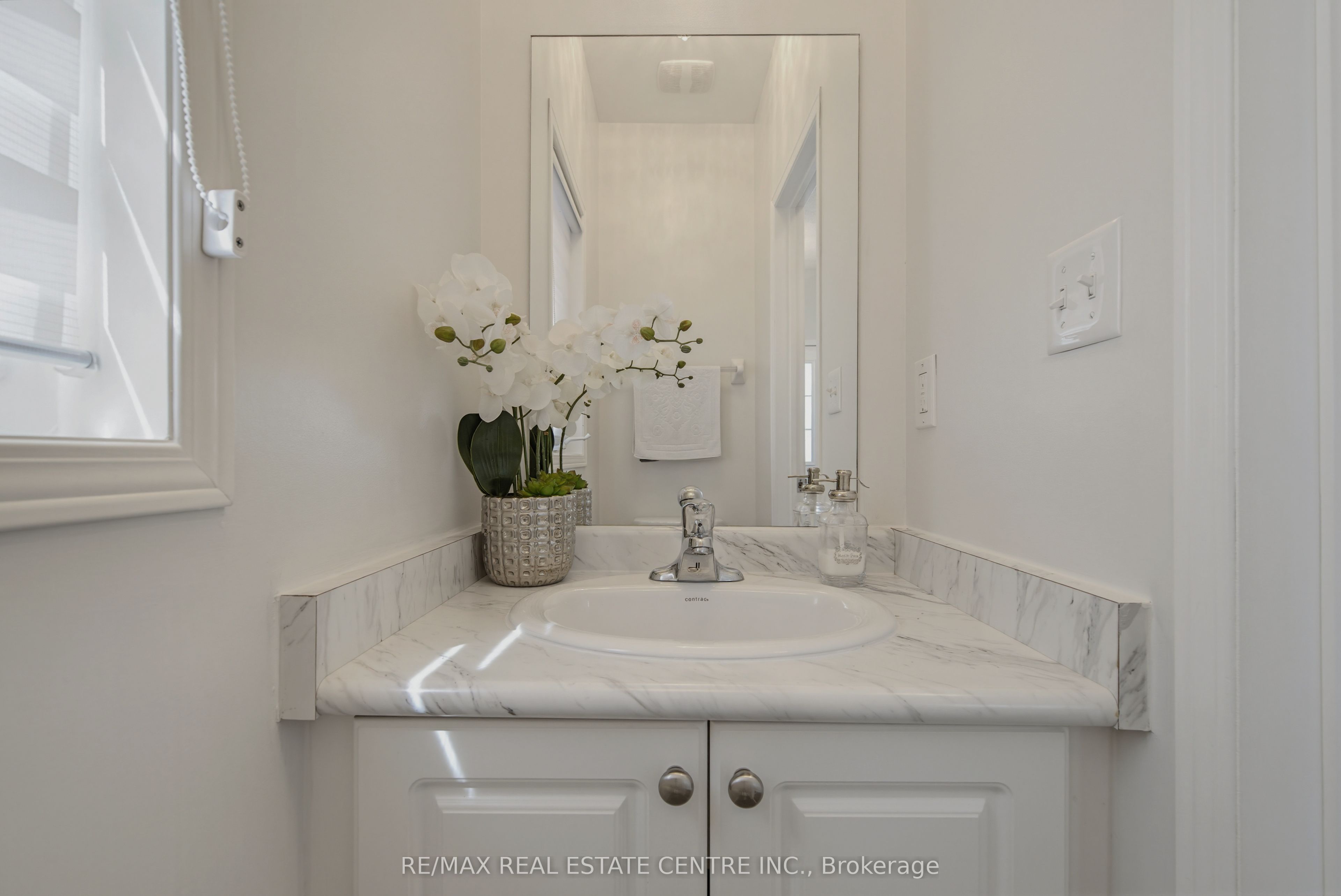 16 Gulfbrook Circle Property Photo 3
