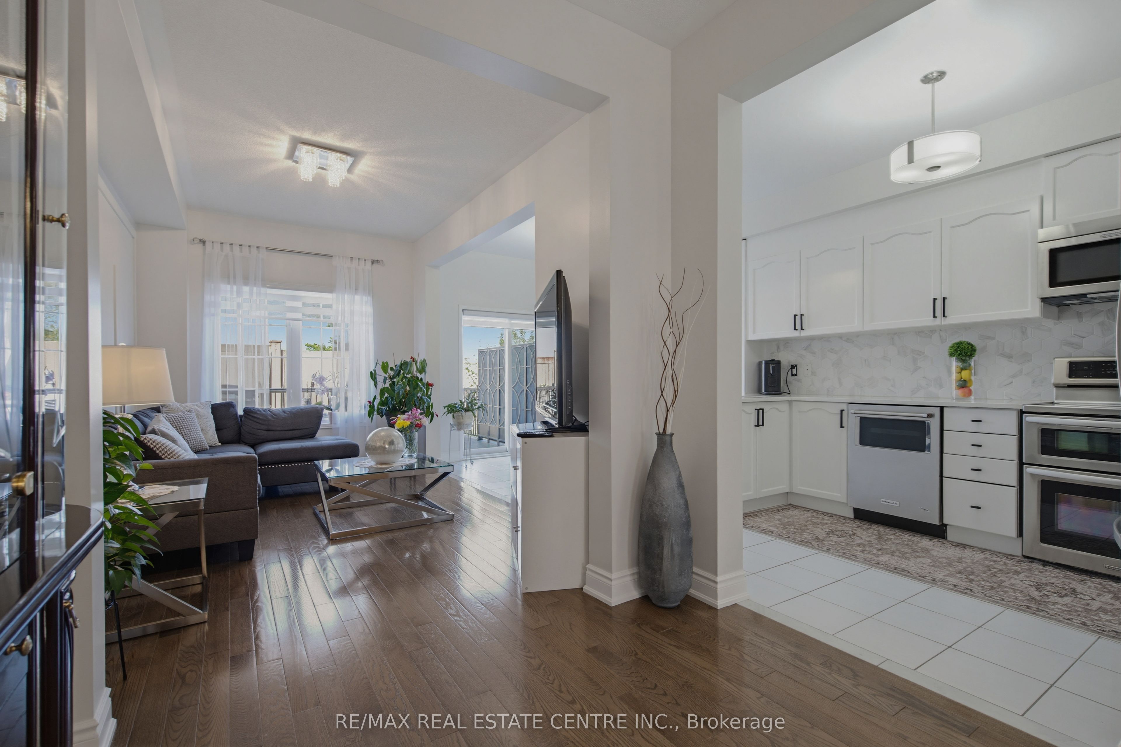 16 Gulfbrook Circle Property Photo 7