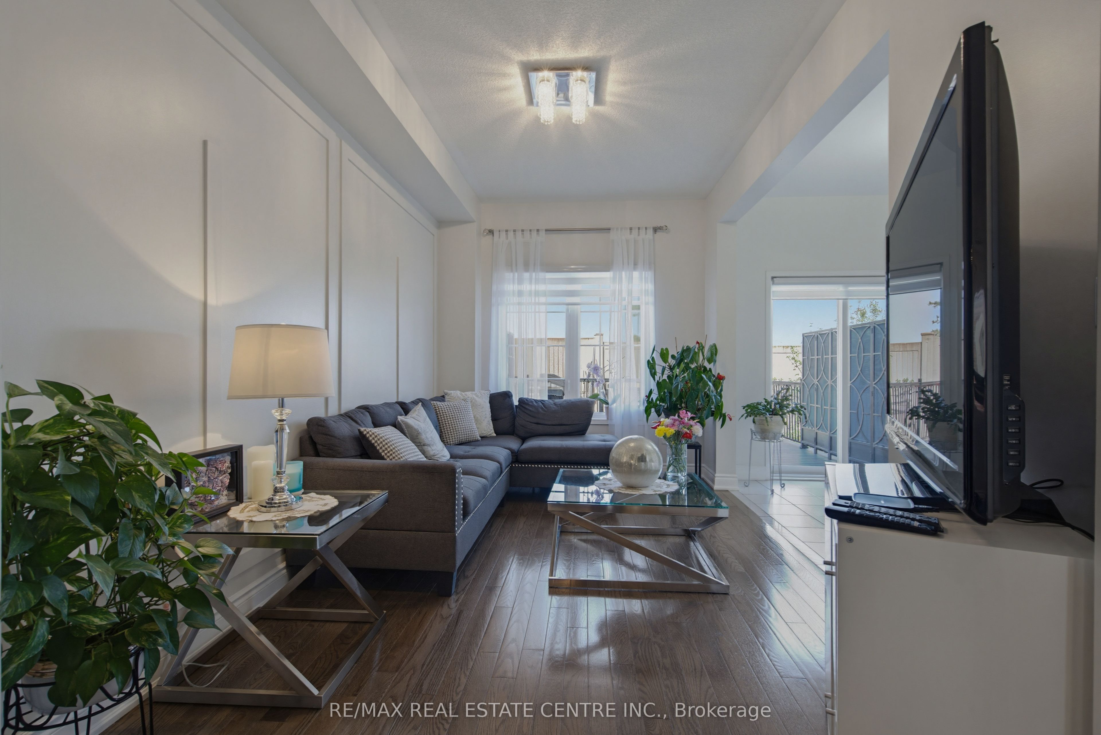 16 Gulfbrook Circle Property Photo 8