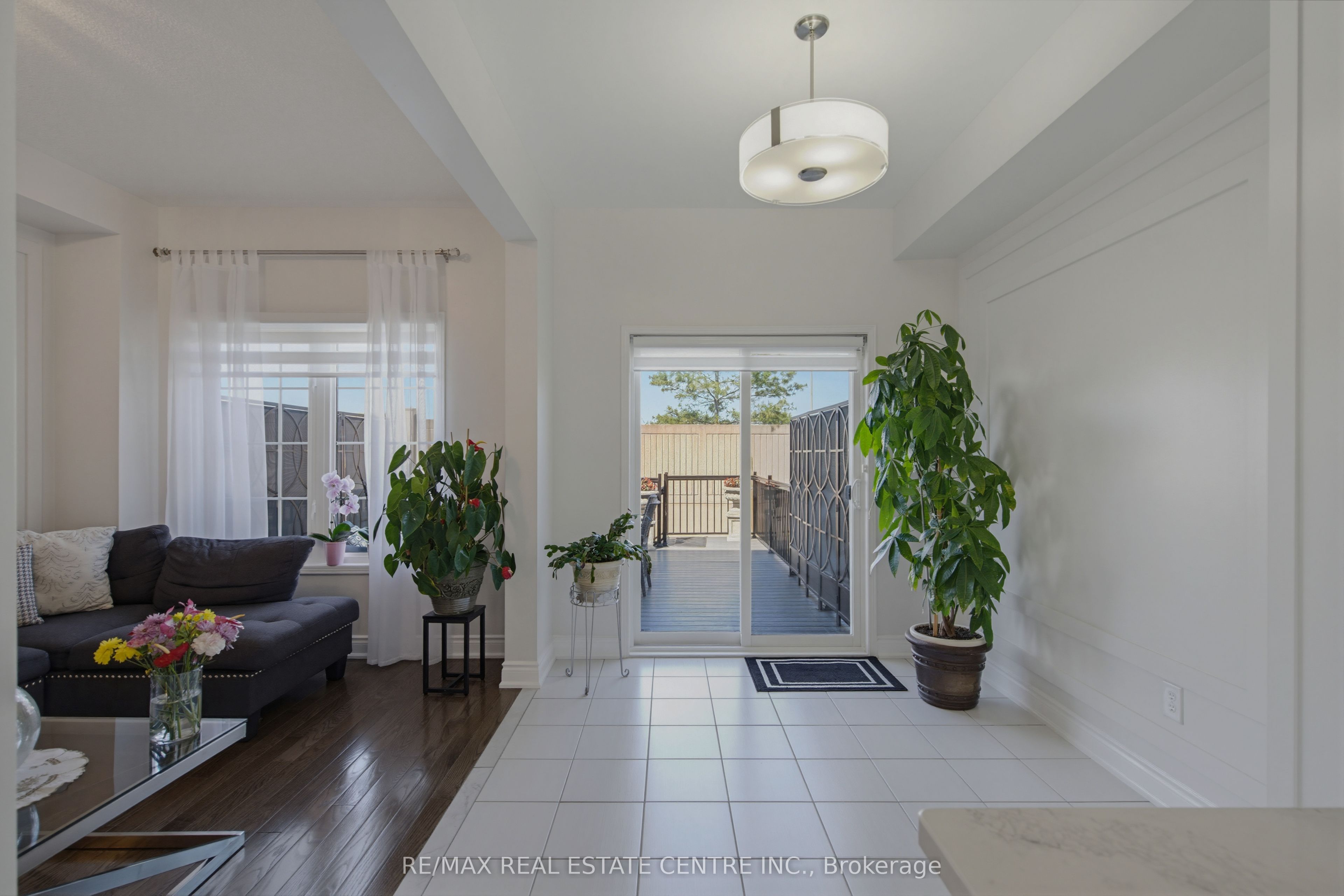 16 Gulfbrook Circle Property Photo 10
