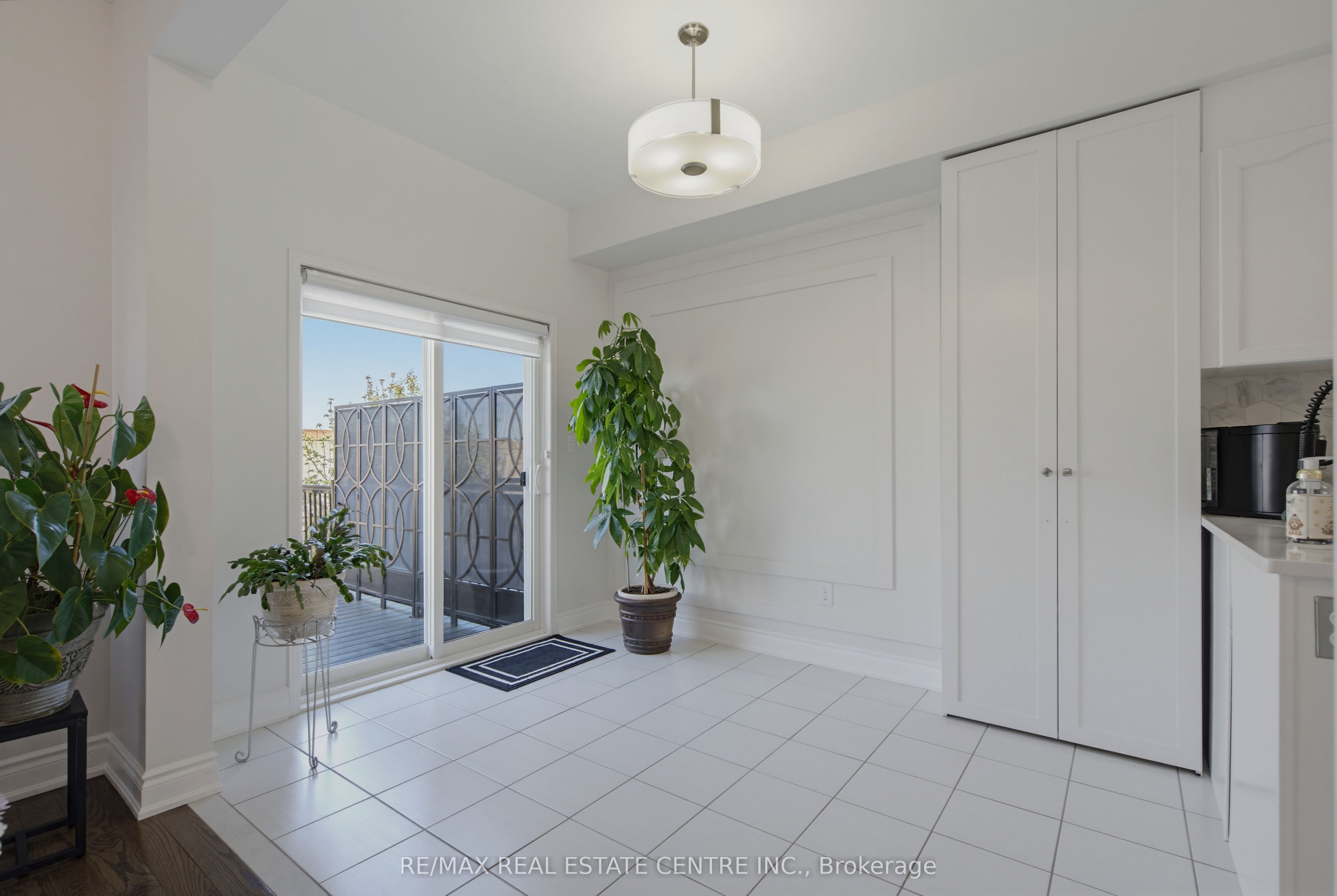16 Gulfbrook Circle Property Photo 11