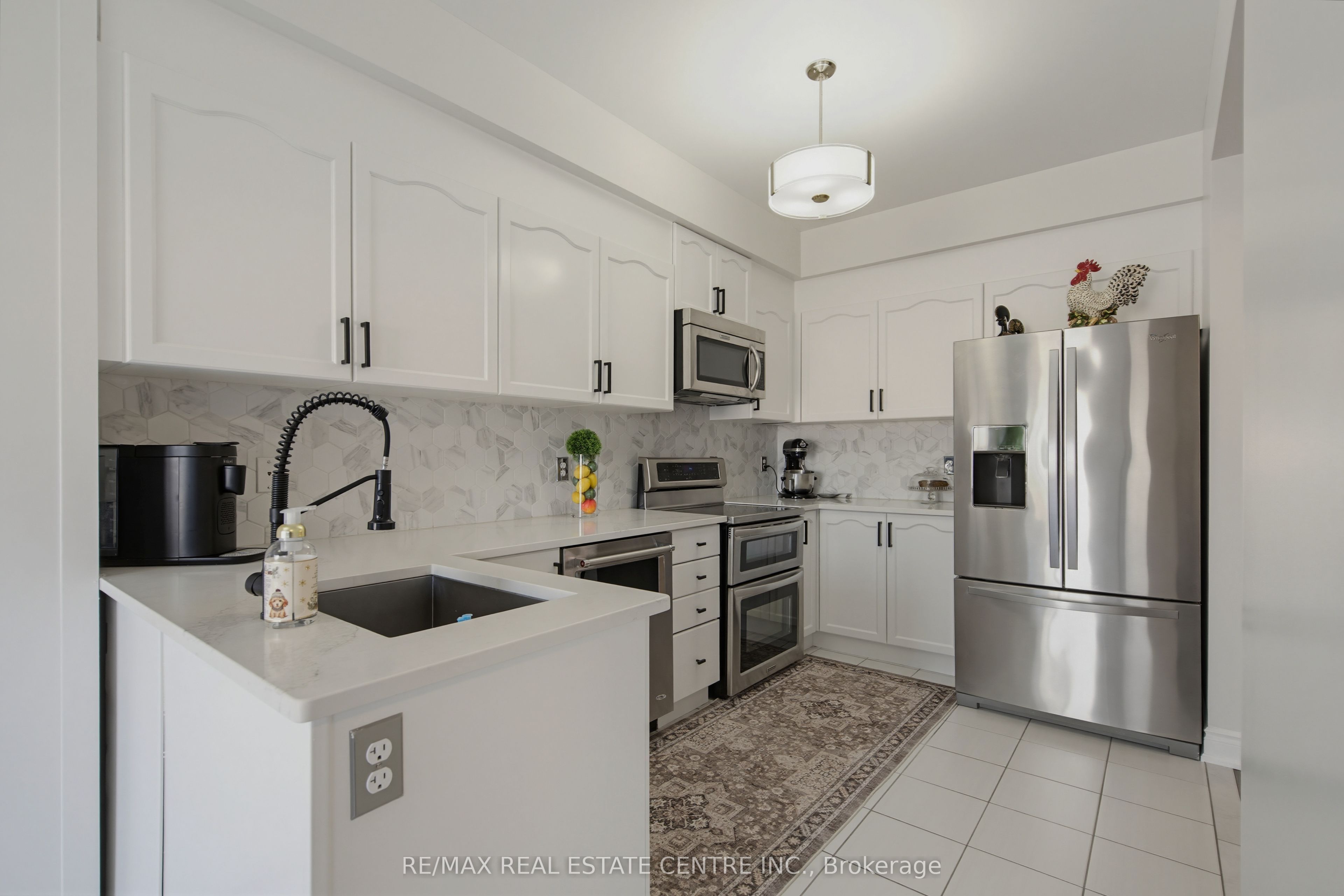 16 Gulfbrook Circle Property Photo 13