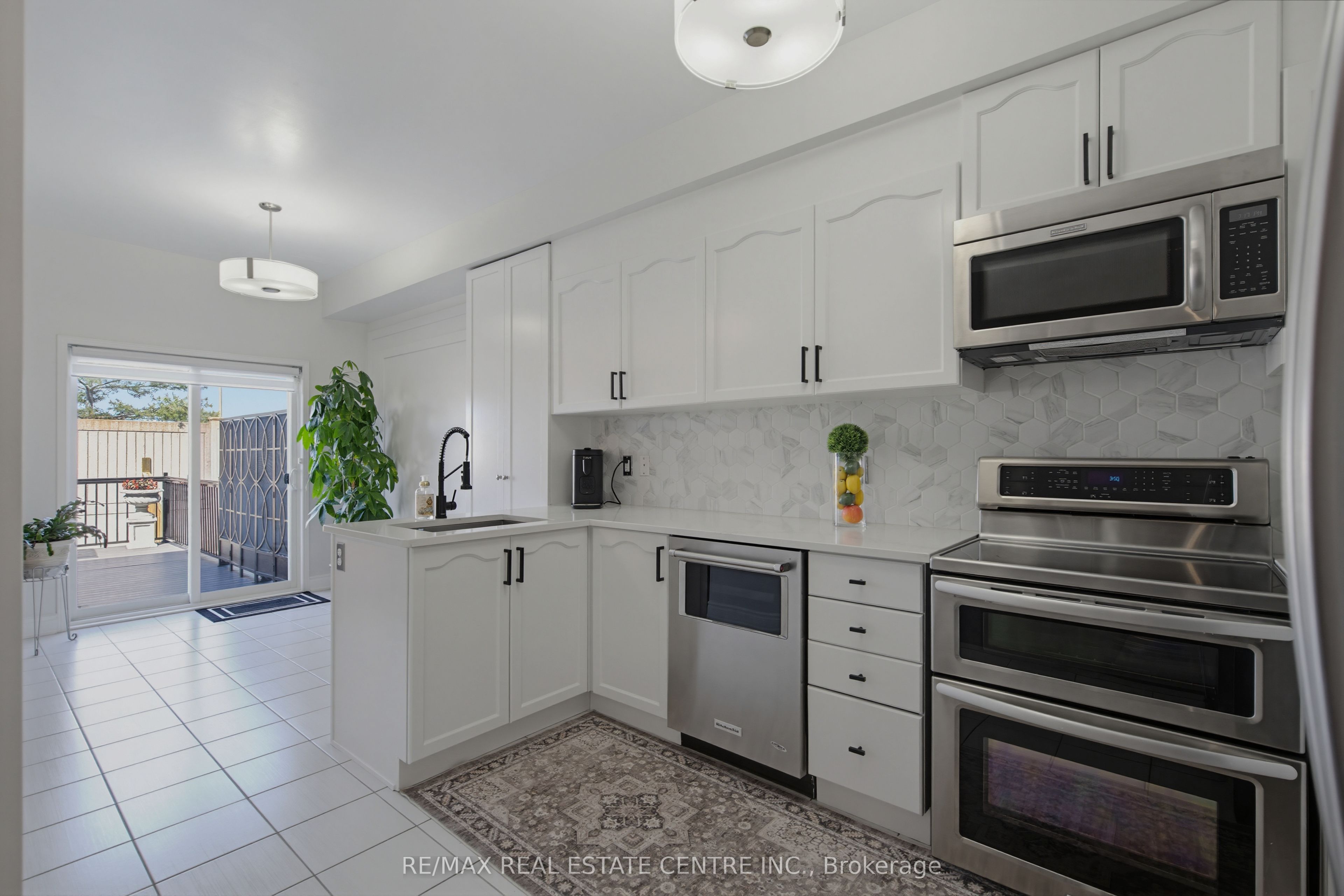 16 Gulfbrook Circle Property Photo 14