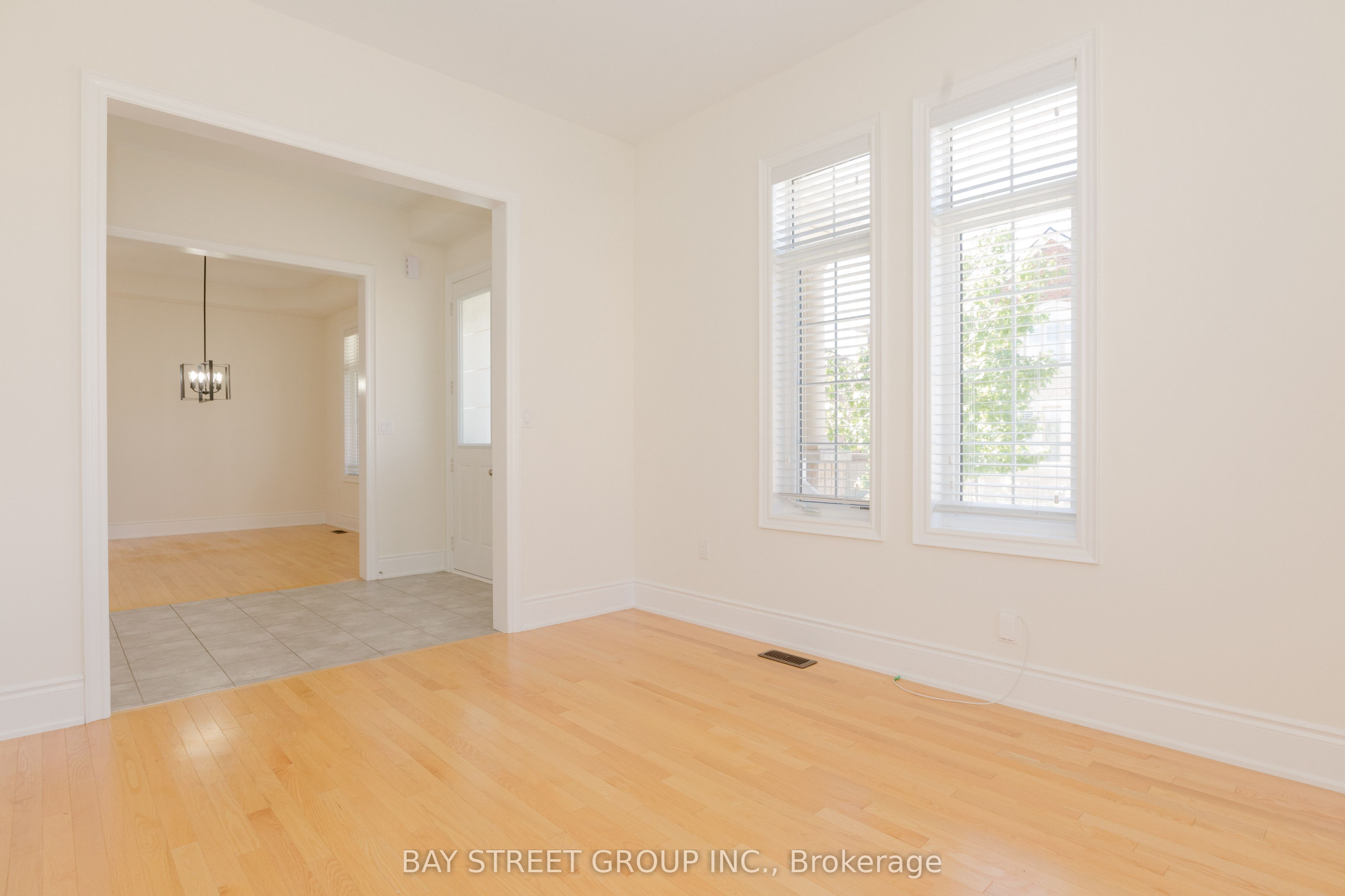 3127 Streamwood Pass Property Photo 5
