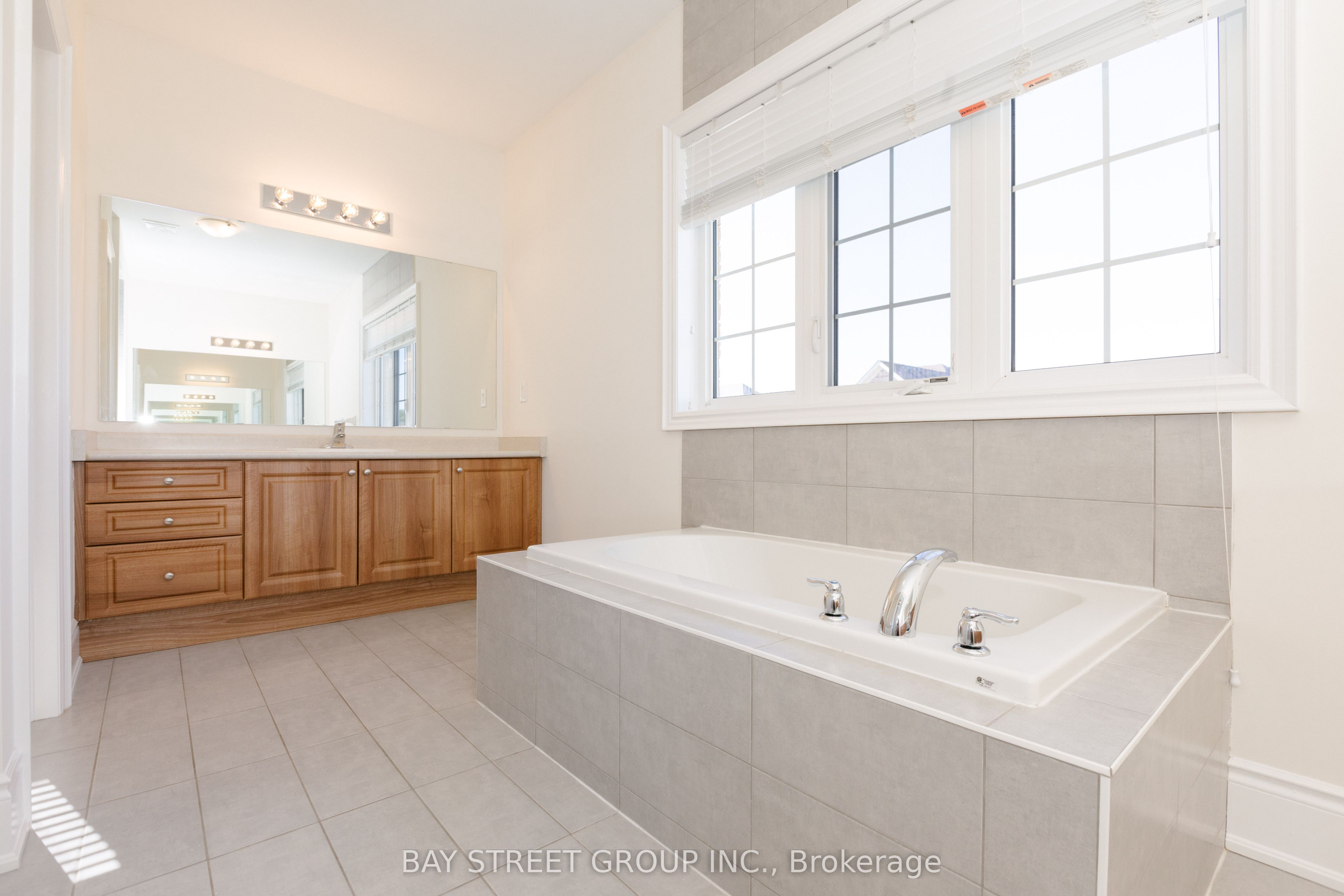 3127 Streamwood Pass Property Photo 29