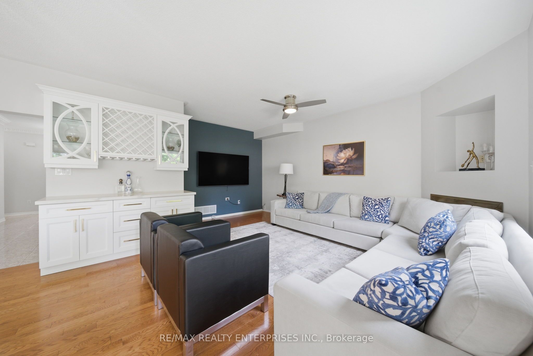 5811 Cornell Crescent Property Photo 4