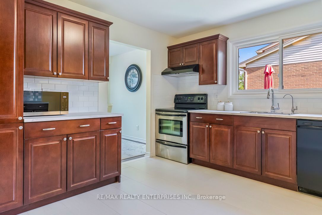 3268 Mainsail Crescent Property Photo 14