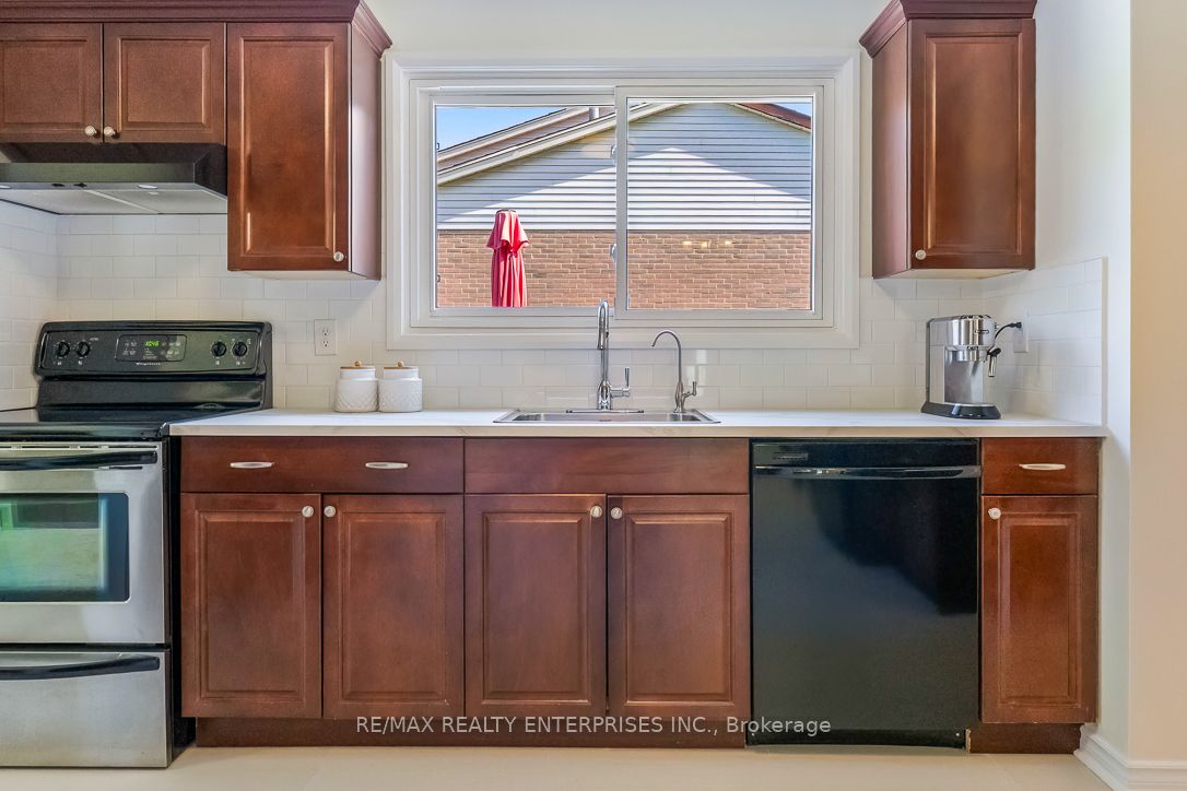 3268 Mainsail Crescent Property Photo 15