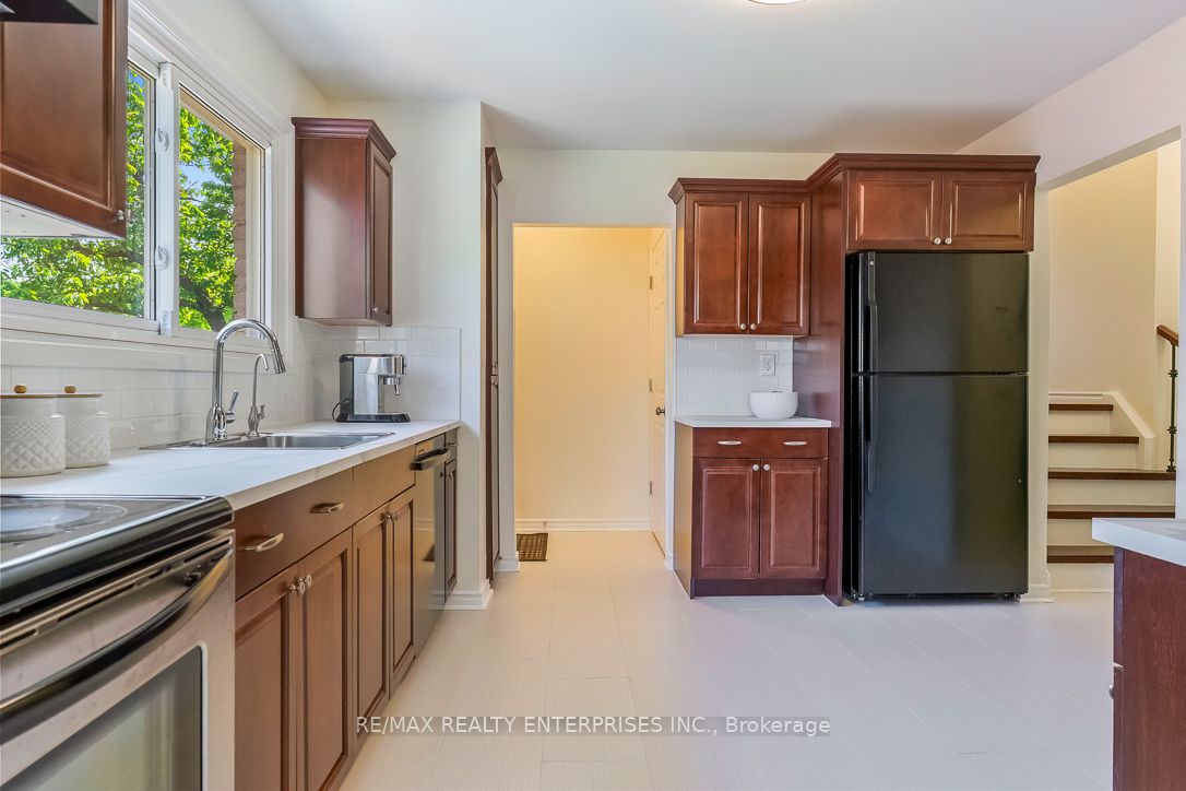3268 Mainsail Crescent Property Photo 16