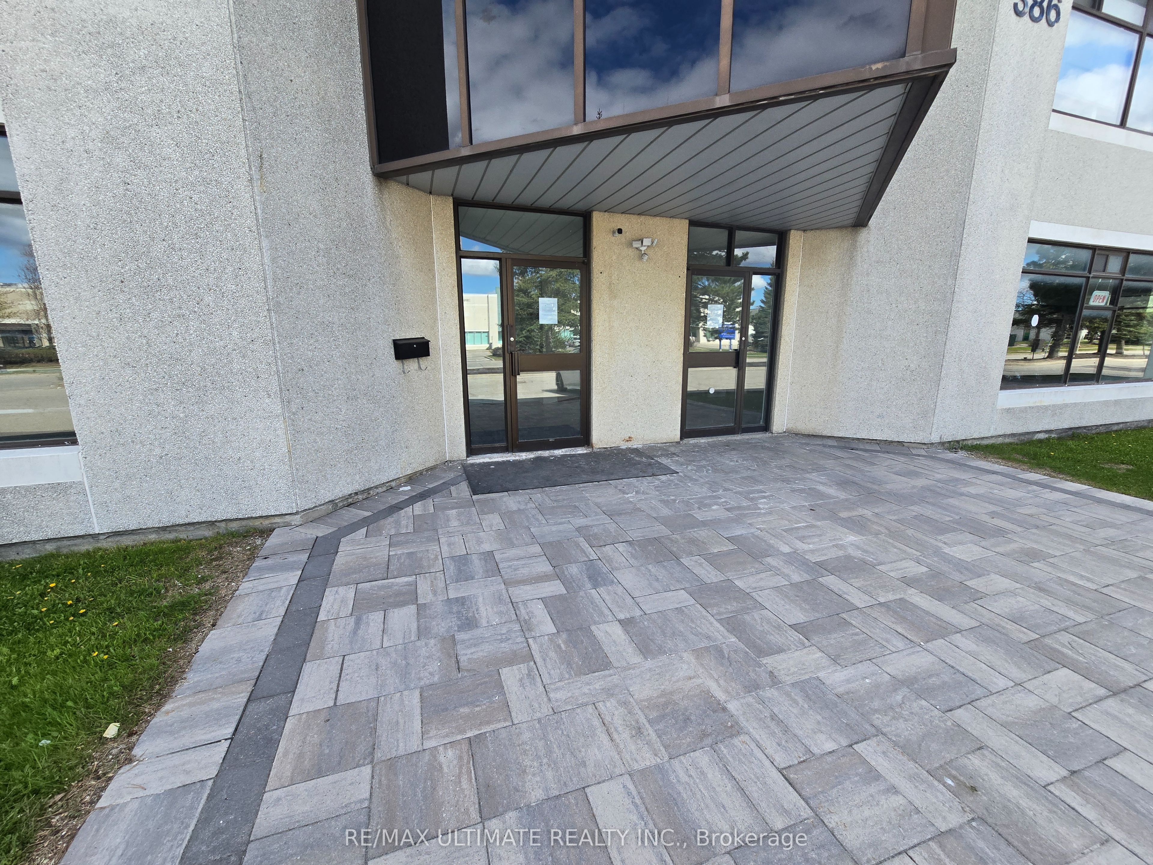 386 Deerhurst Drive A Property Photo 2