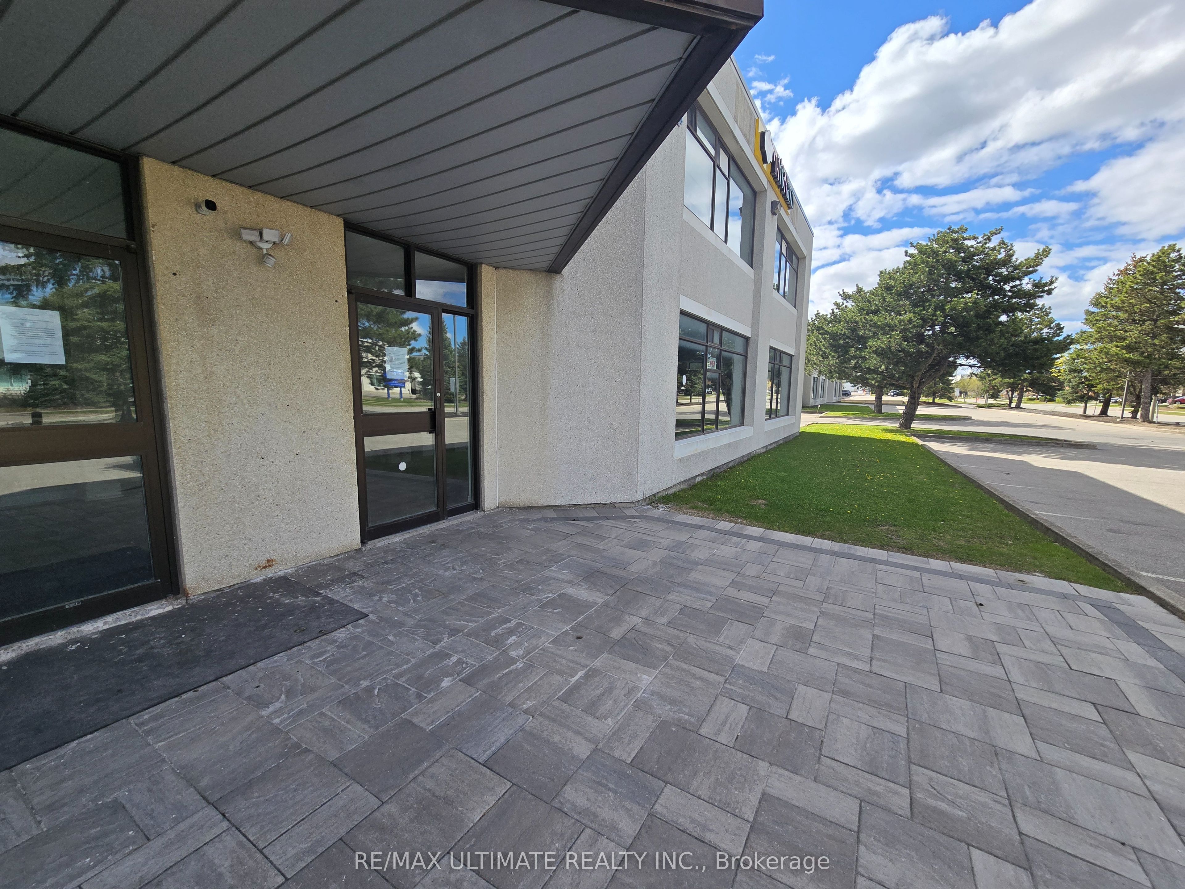 386 Deerhurst Drive A Property Photo 4