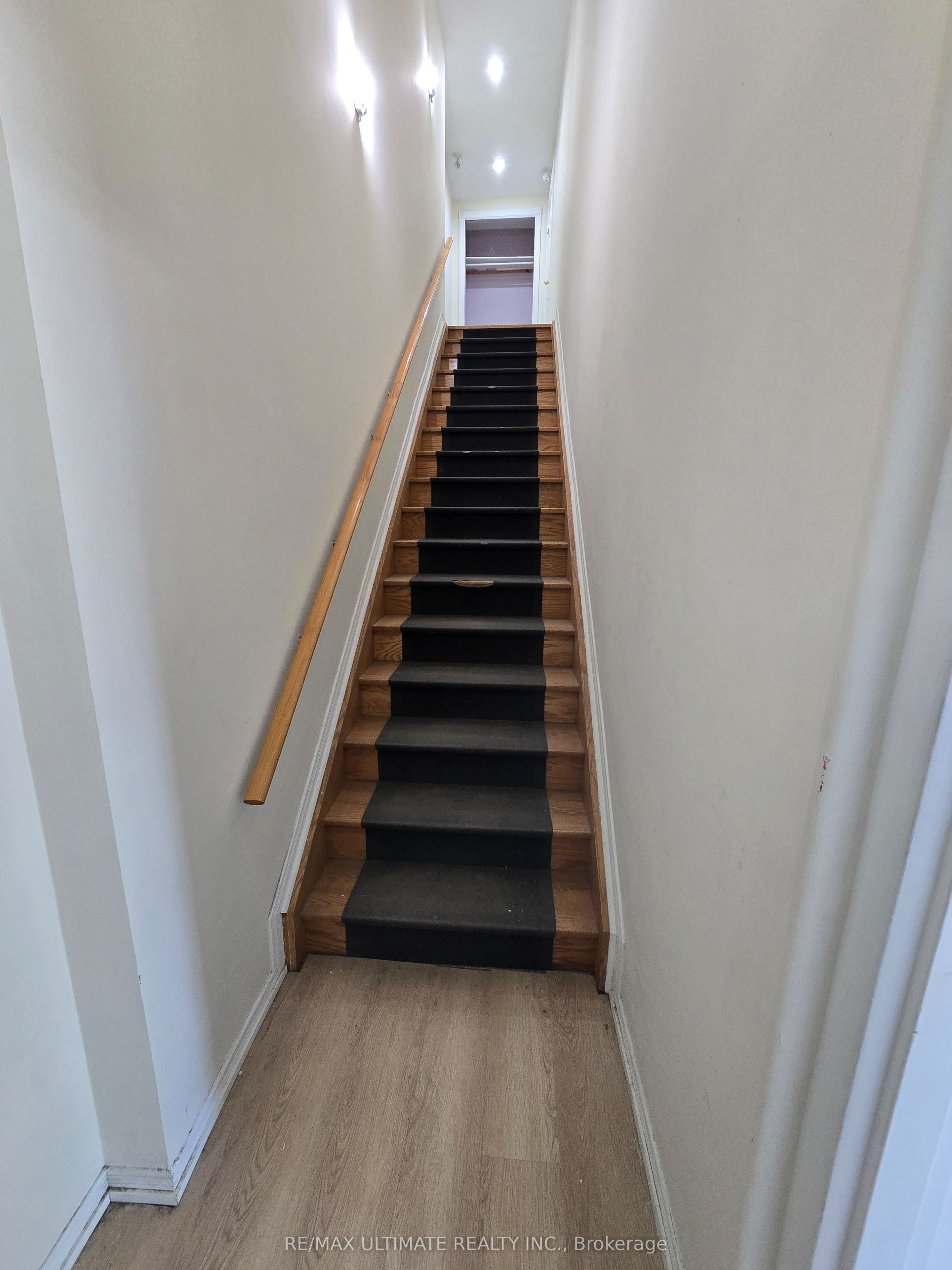 386 Deerhurst Drive A Property Photo 7