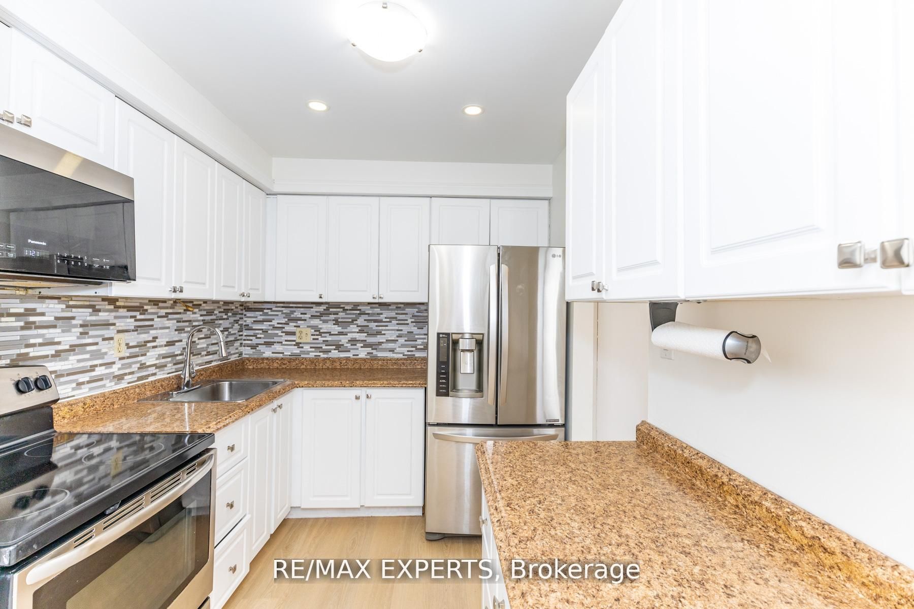 31 Carleton Place Property Photo 2