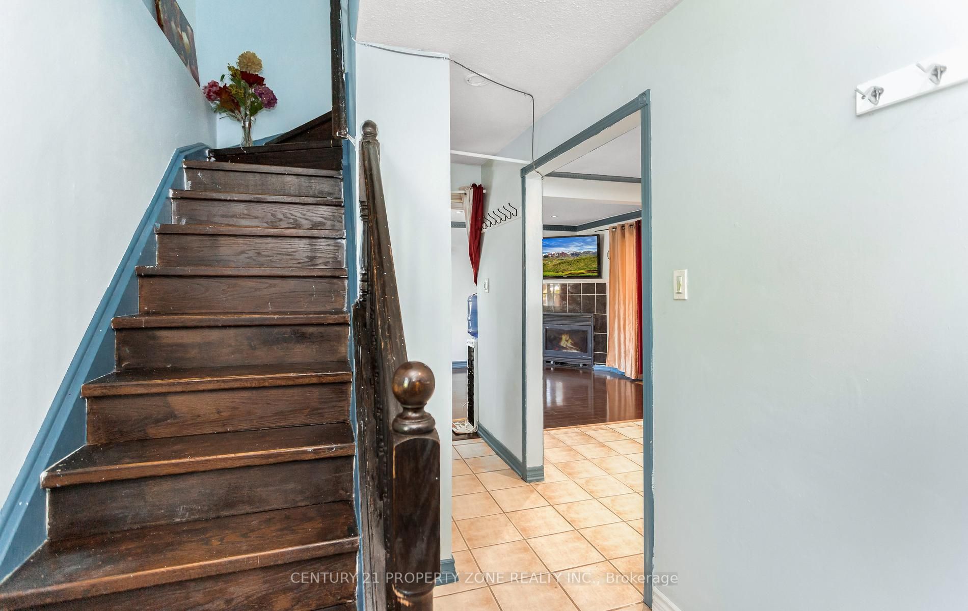 17 Hillbank Trail Property Photo 6
