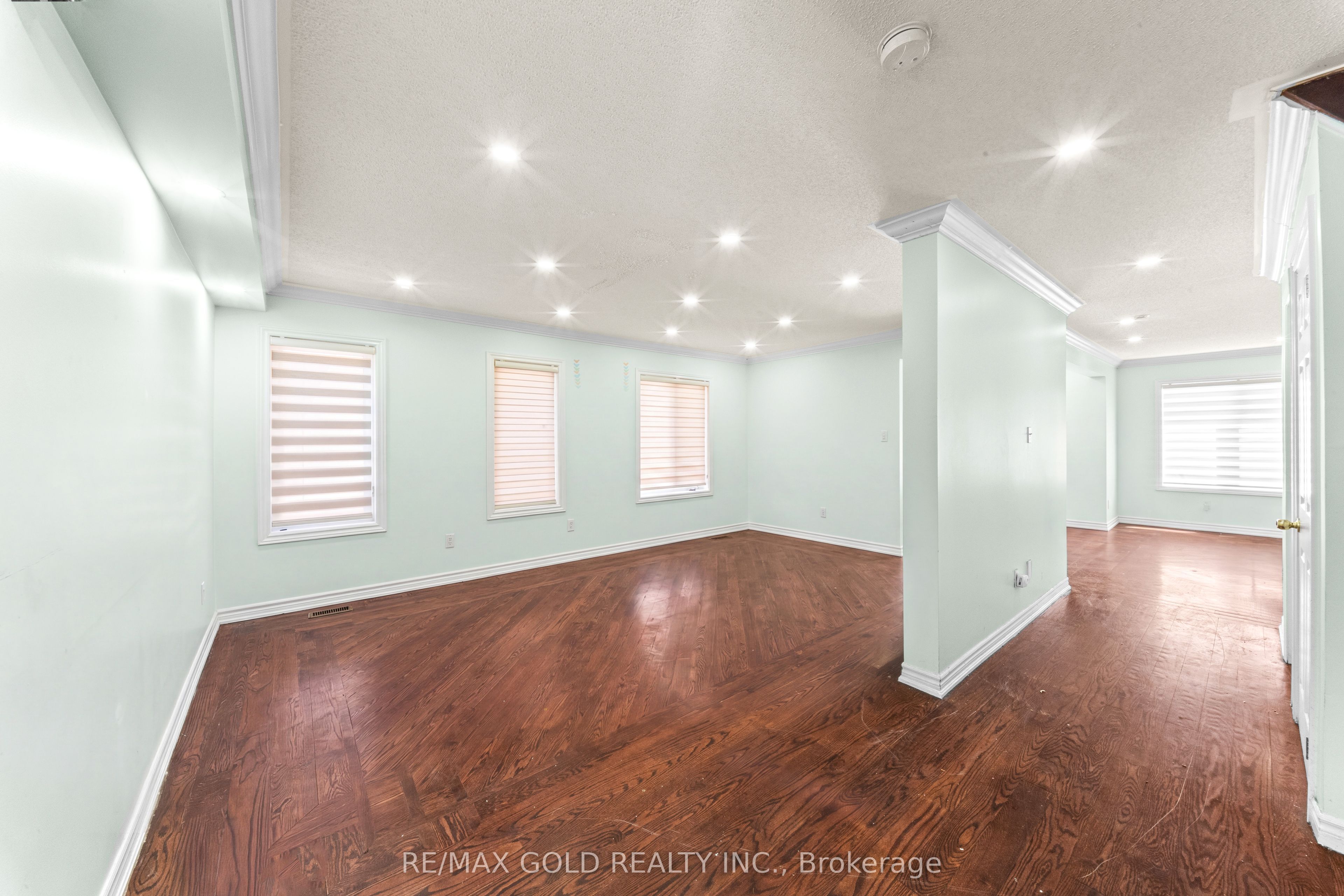 31 Ravenscliffe Court Property Photo 6