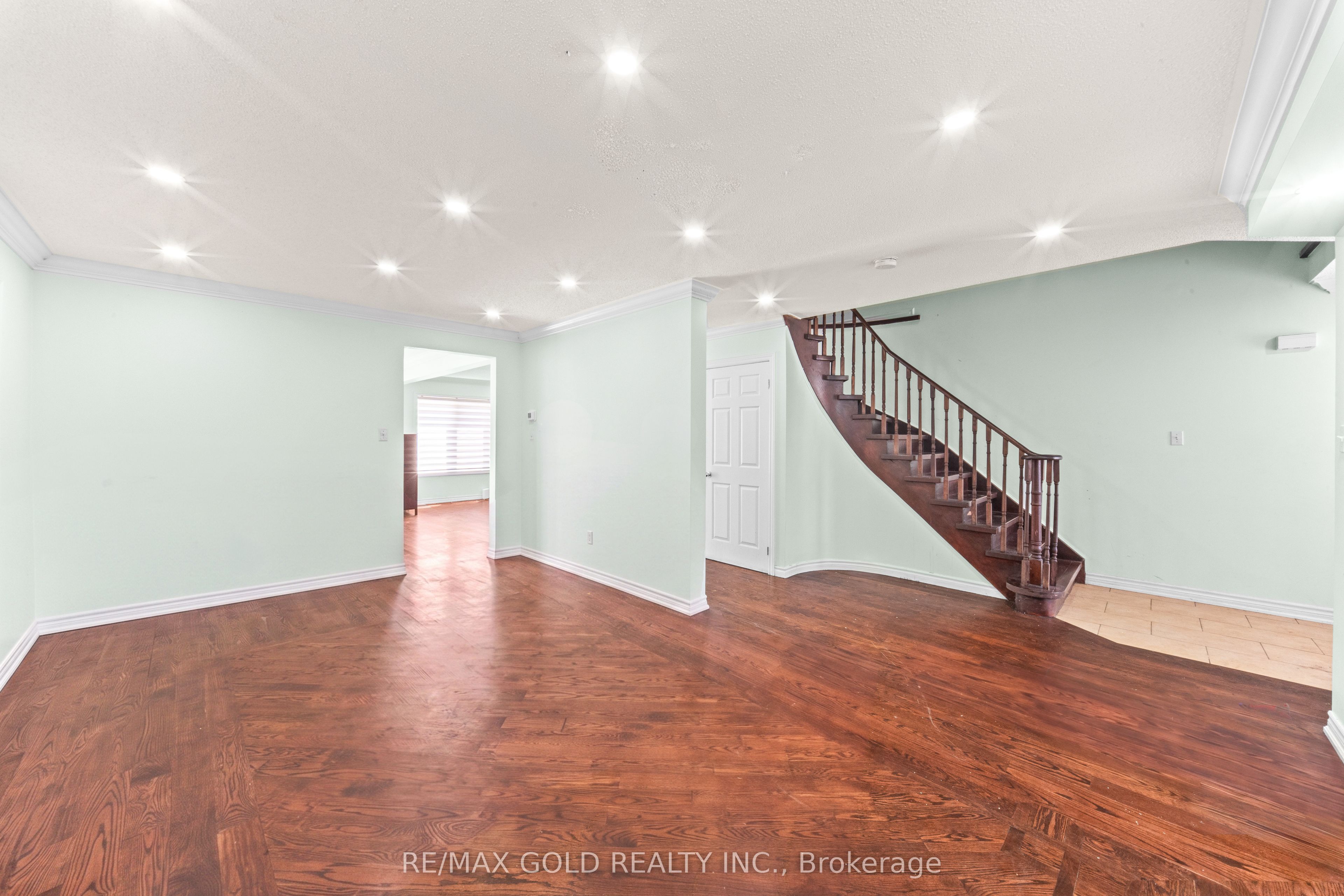 31 Ravenscliffe Court Property Photo 7