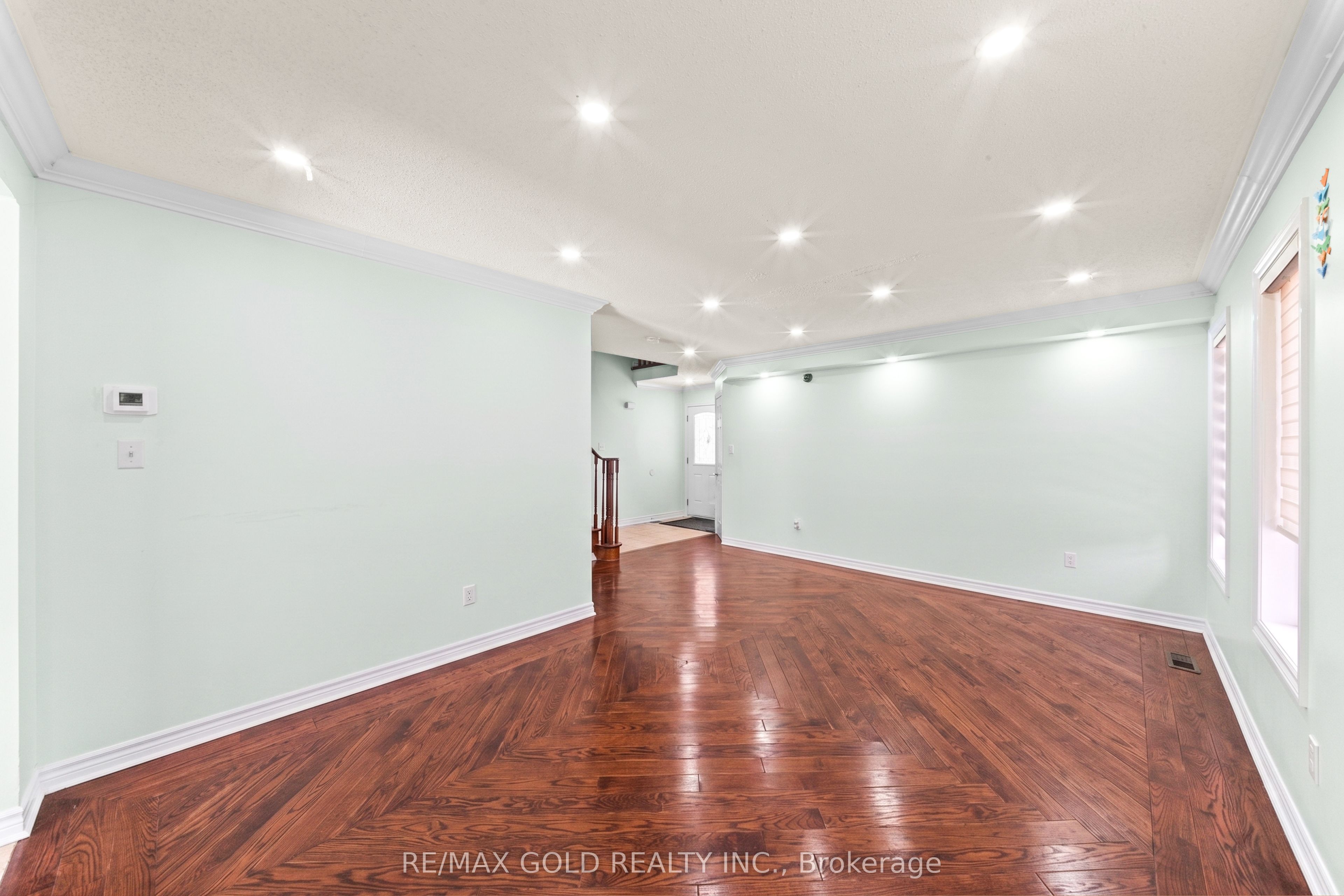 31 Ravenscliffe Court Property Photo 8