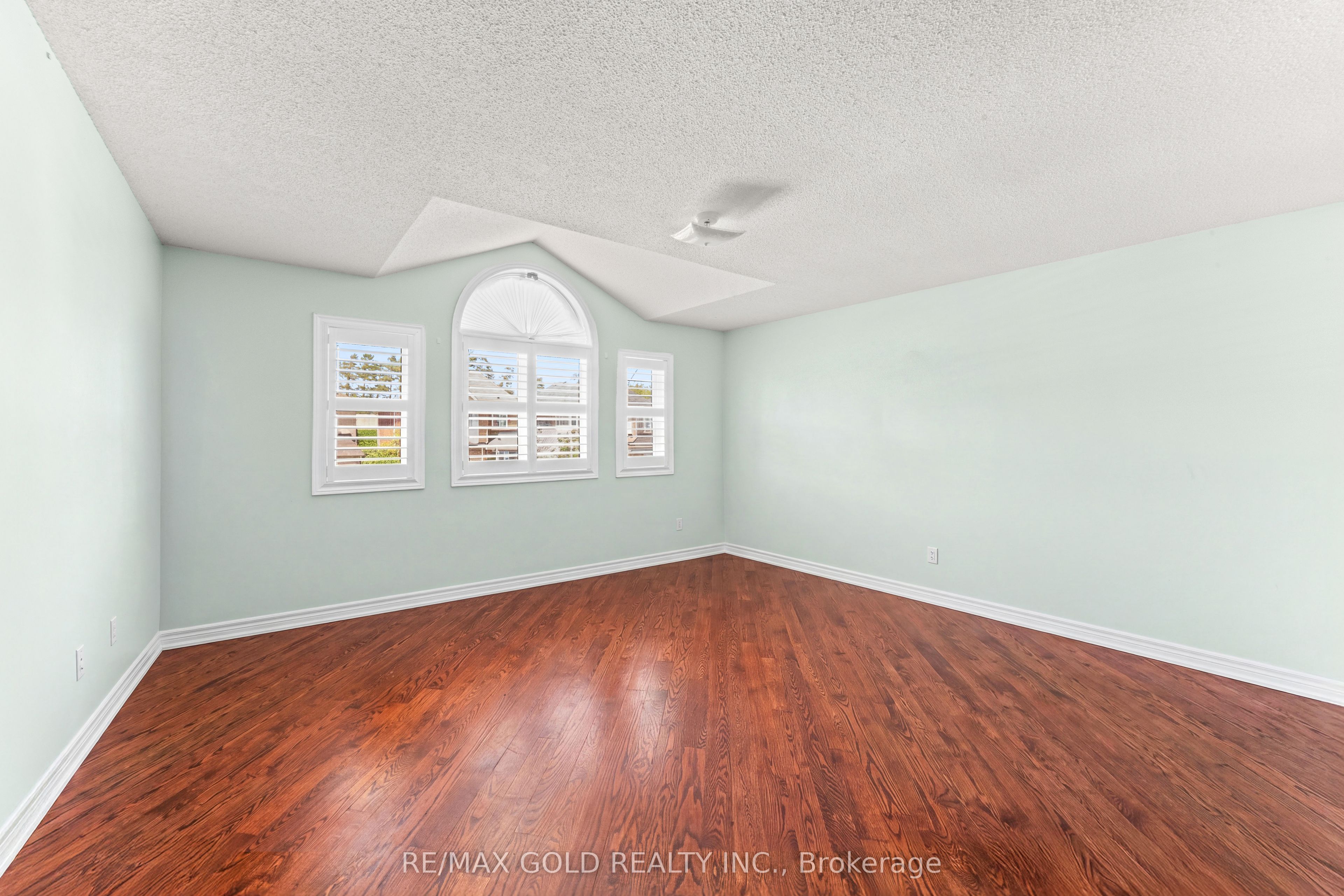 31 Ravenscliffe Court Property Photo 17