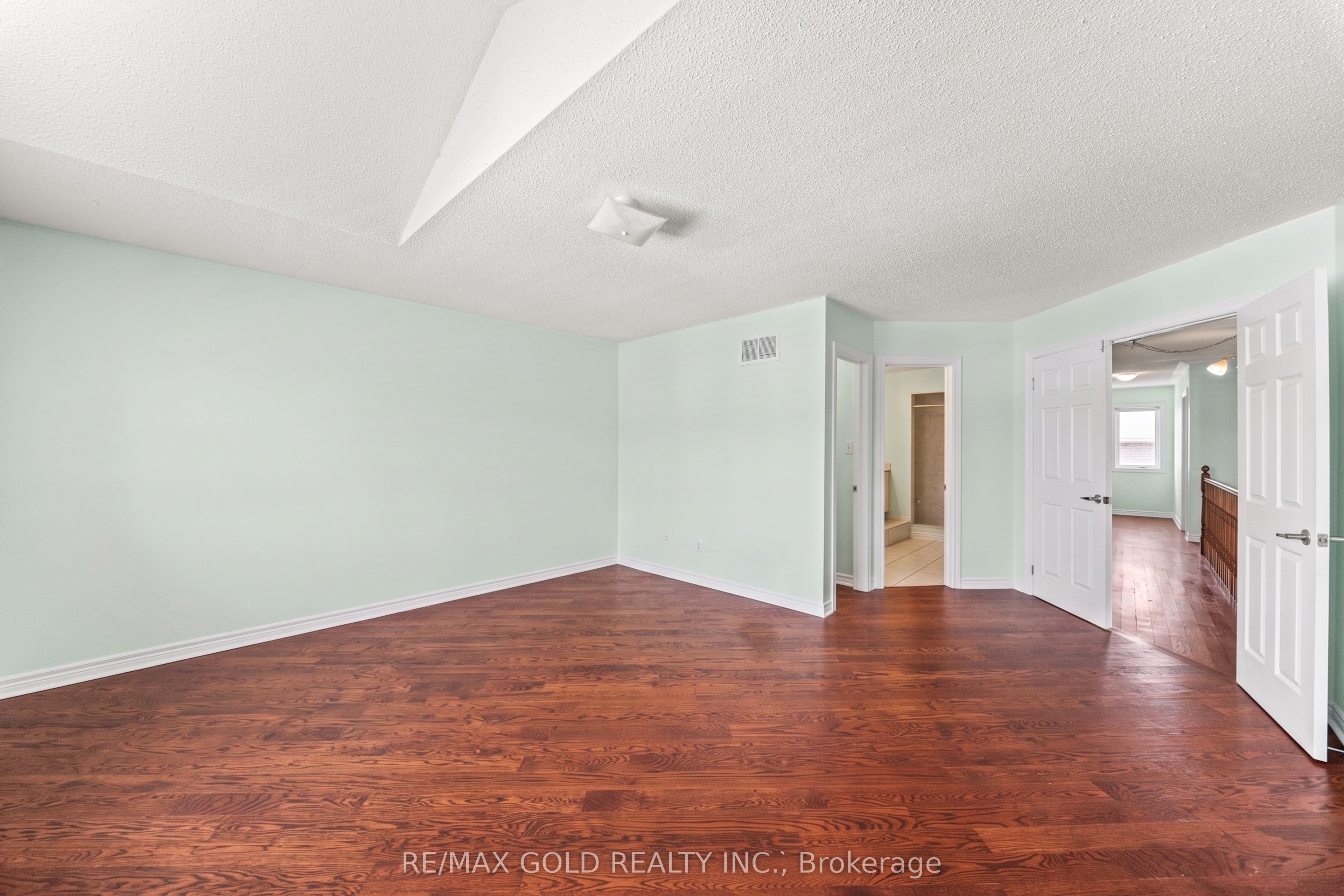 31 Ravenscliffe Court Property Photo 18
