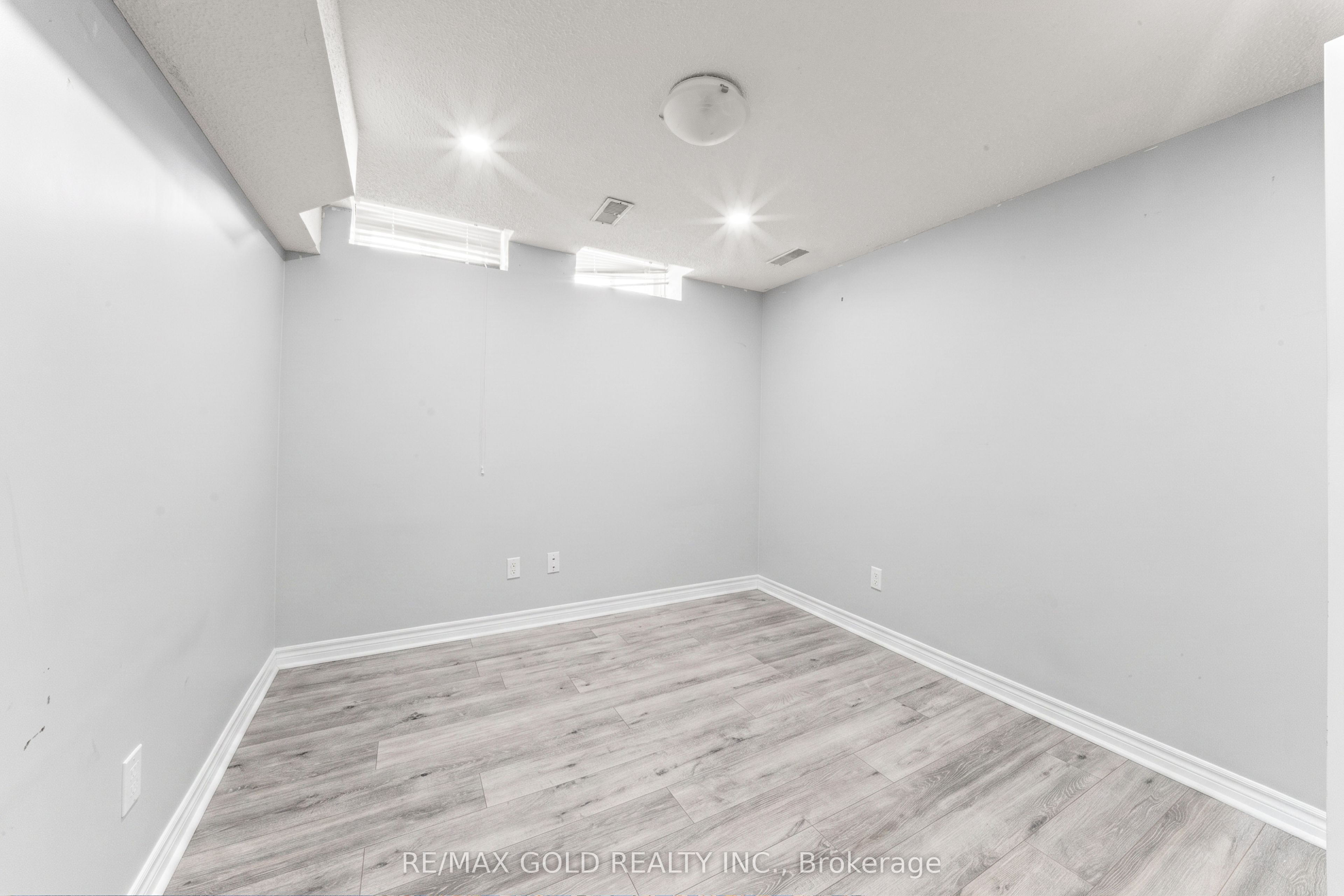 31 Ravenscliffe Court Property Photo 27