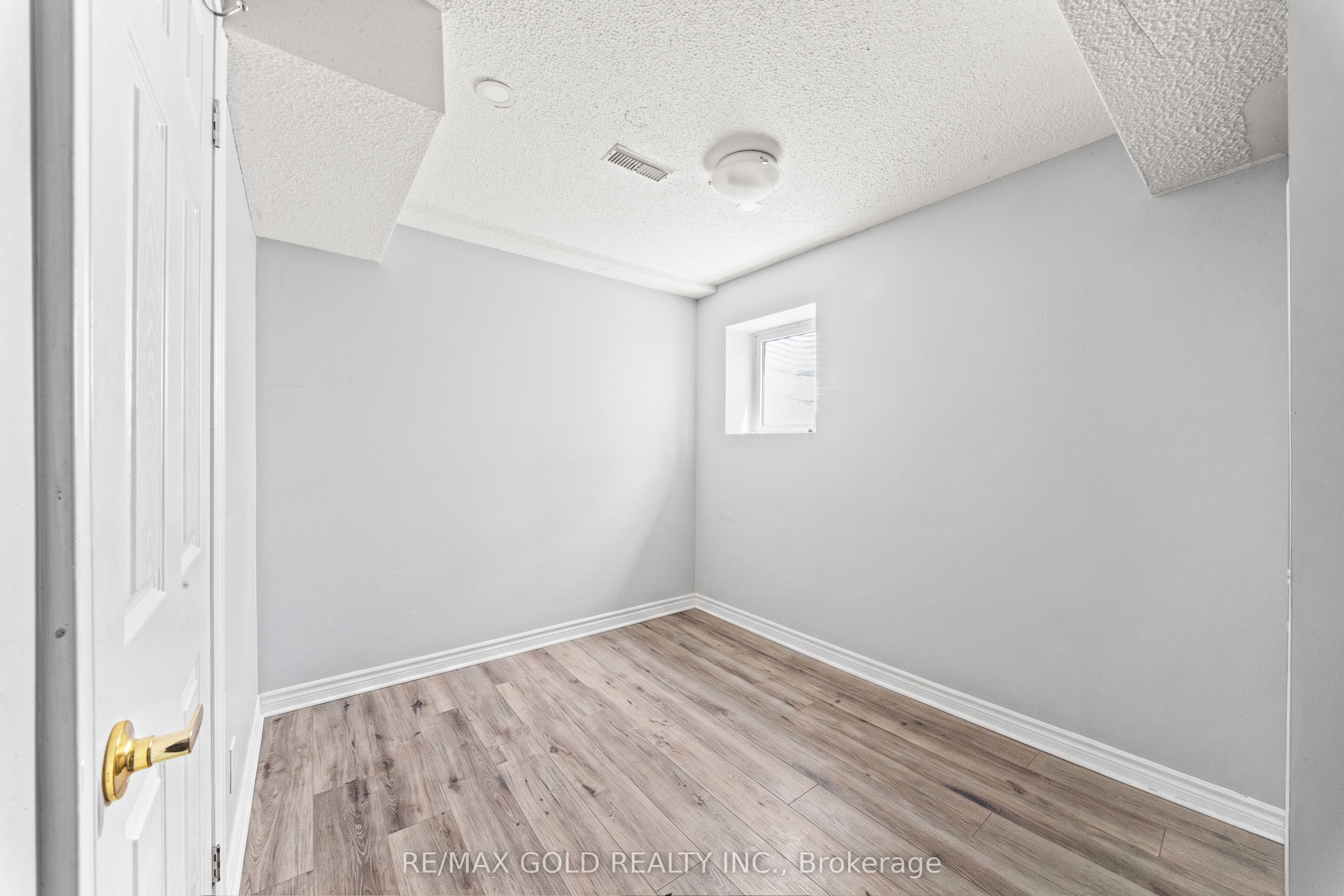 31 Ravenscliffe Court Property Photo 28