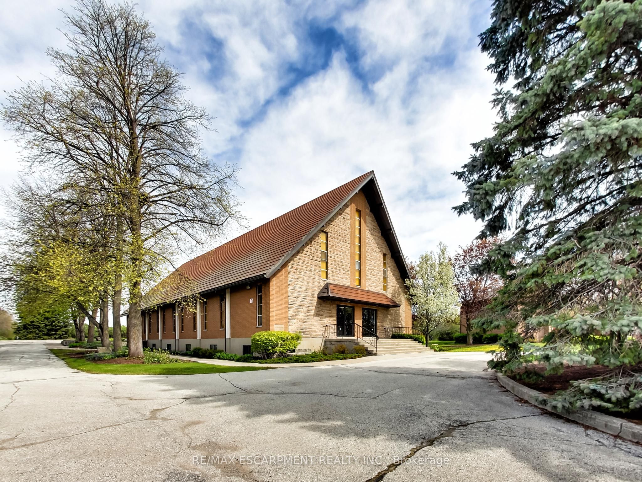 1225 Dundas Street Full Property Photo 4