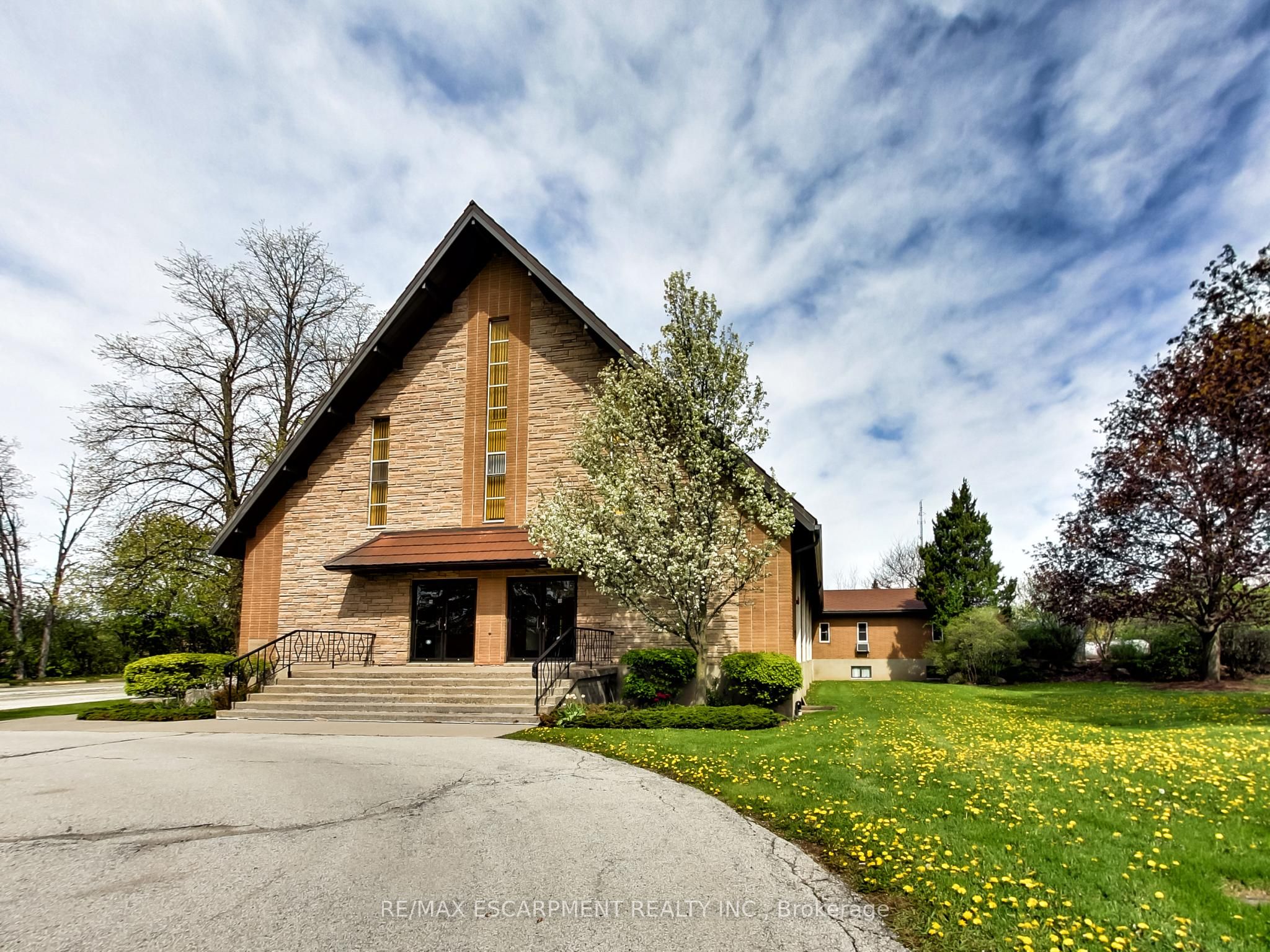 1225 Dundas Street Full Property Photo 5