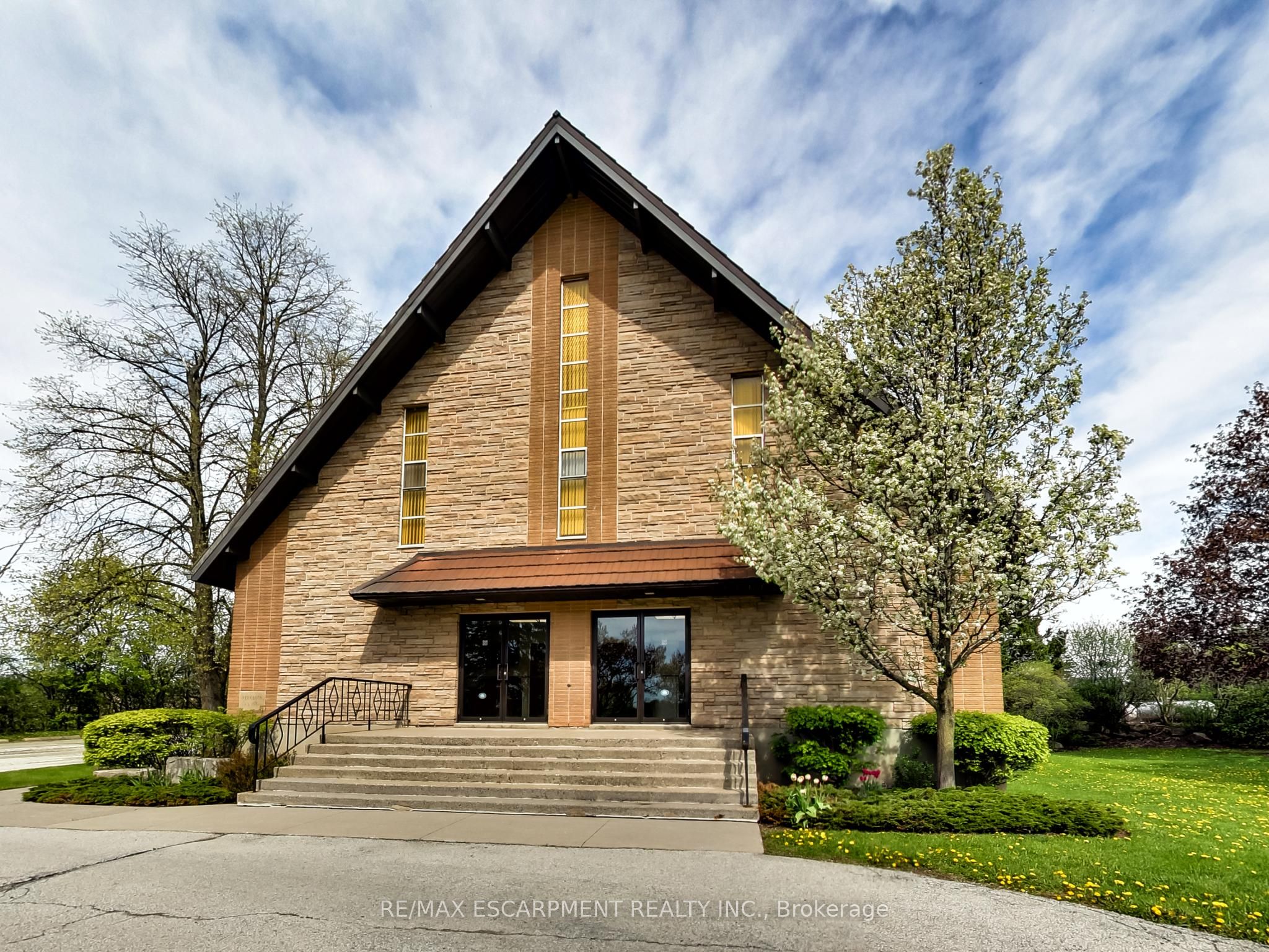 1225 Dundas Street Full Property Photo 6