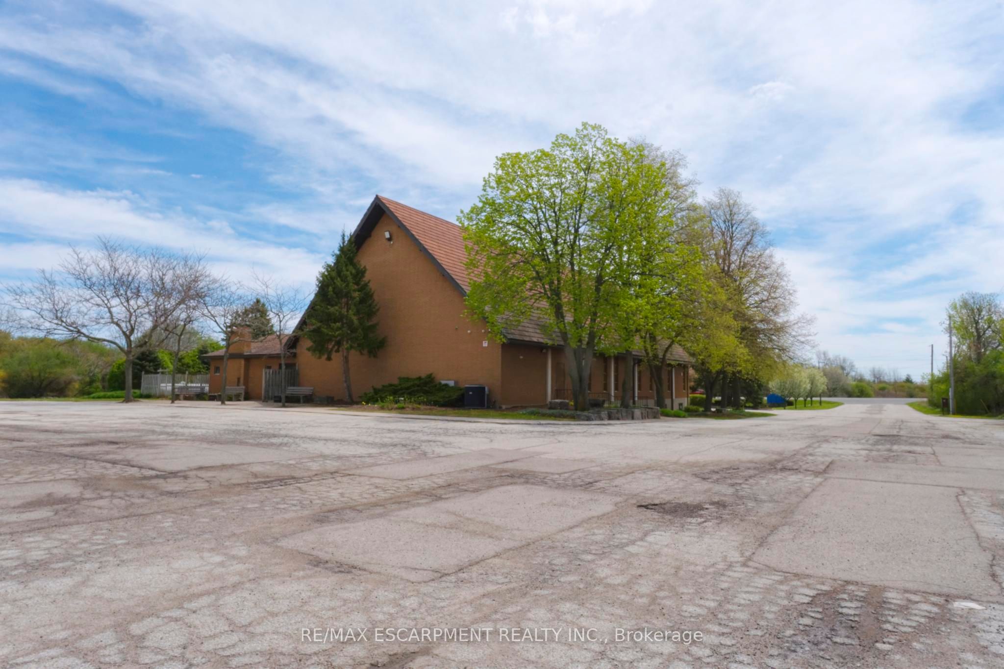 1225 Dundas Street Full Property Photo 16