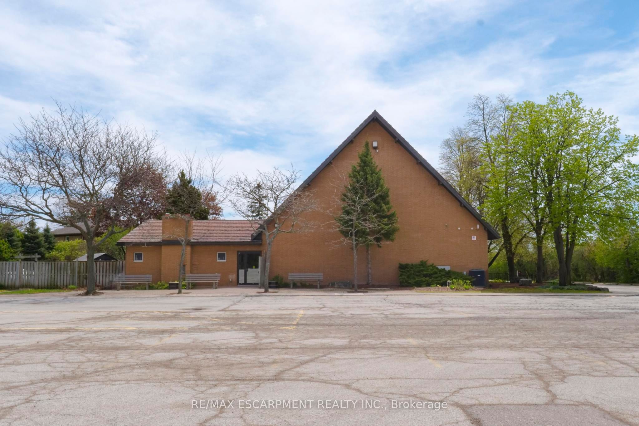 1225 Dundas Street Full Property Photo 17