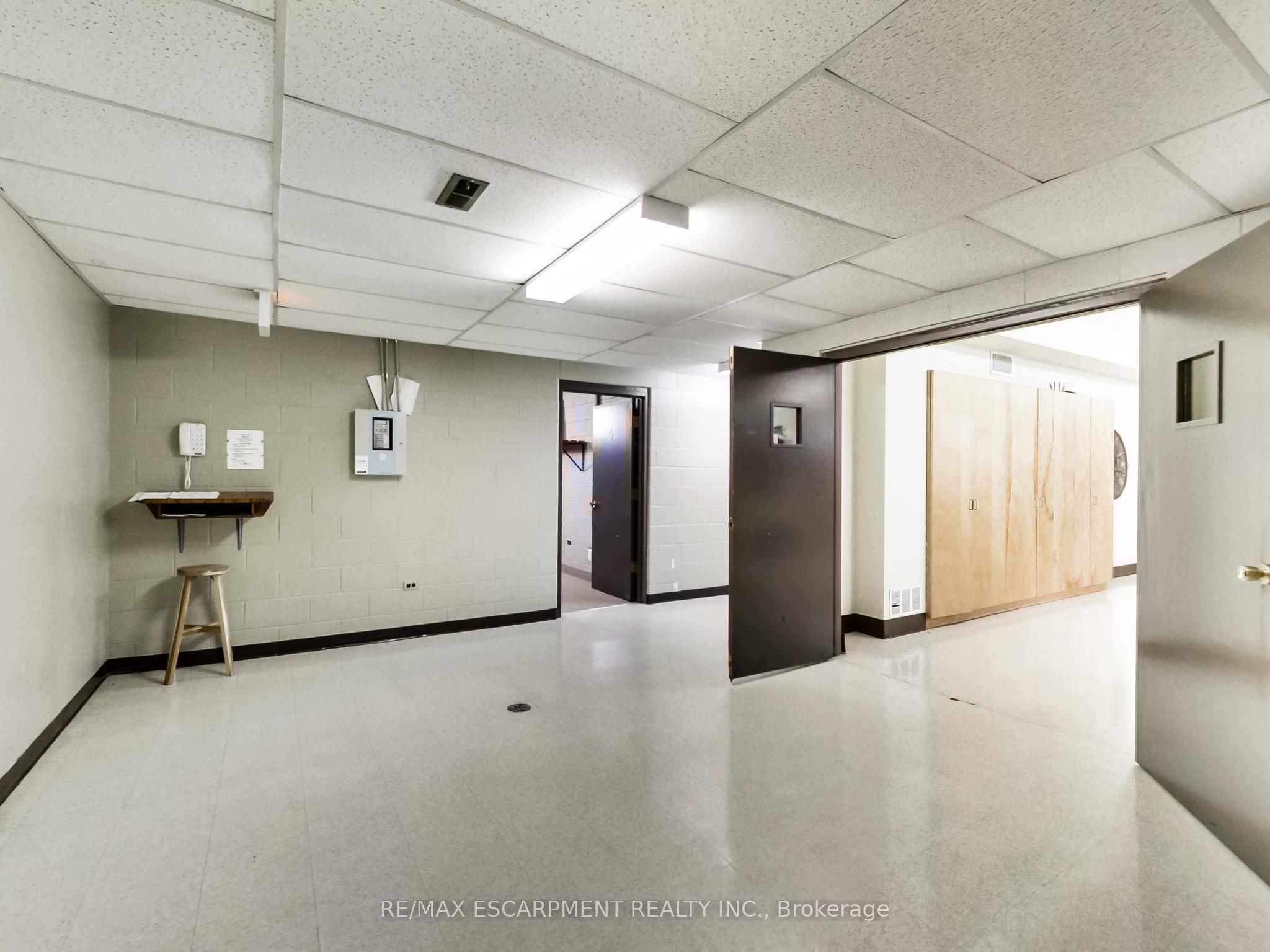 1225 Dundas Street Full Property Photo 22