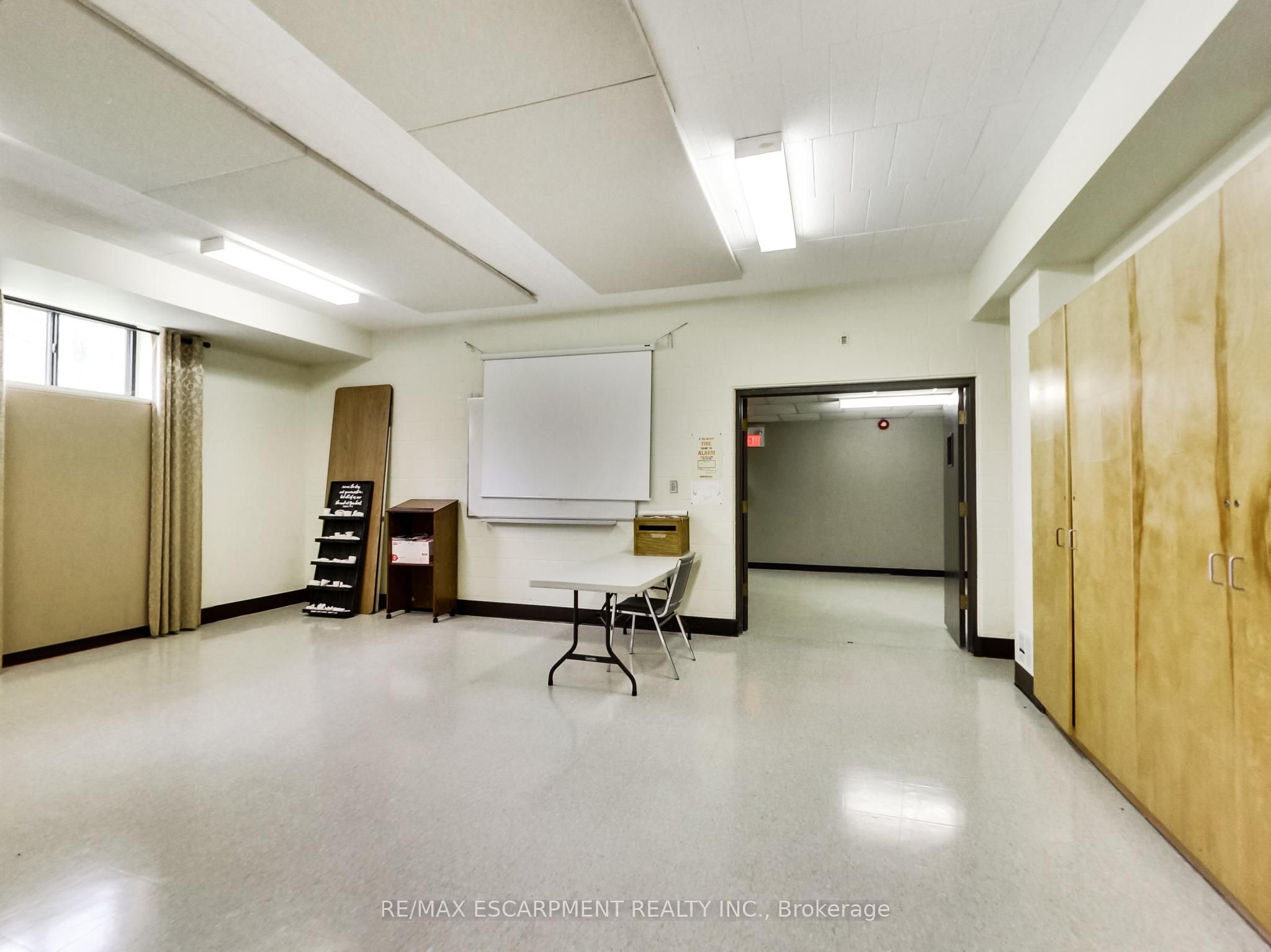1225 Dundas Street Full Property Photo 25