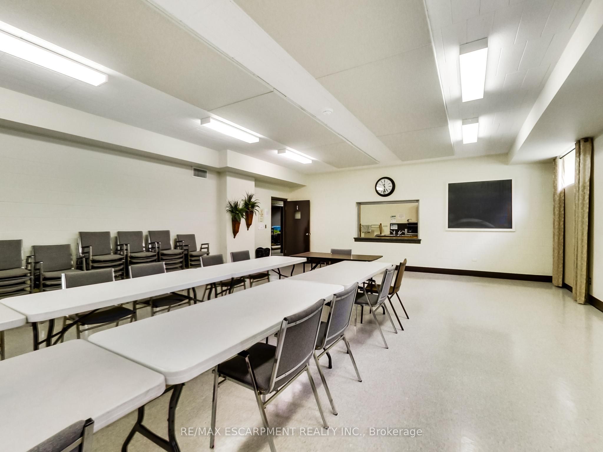 1225 Dundas Street Full Property Photo 26