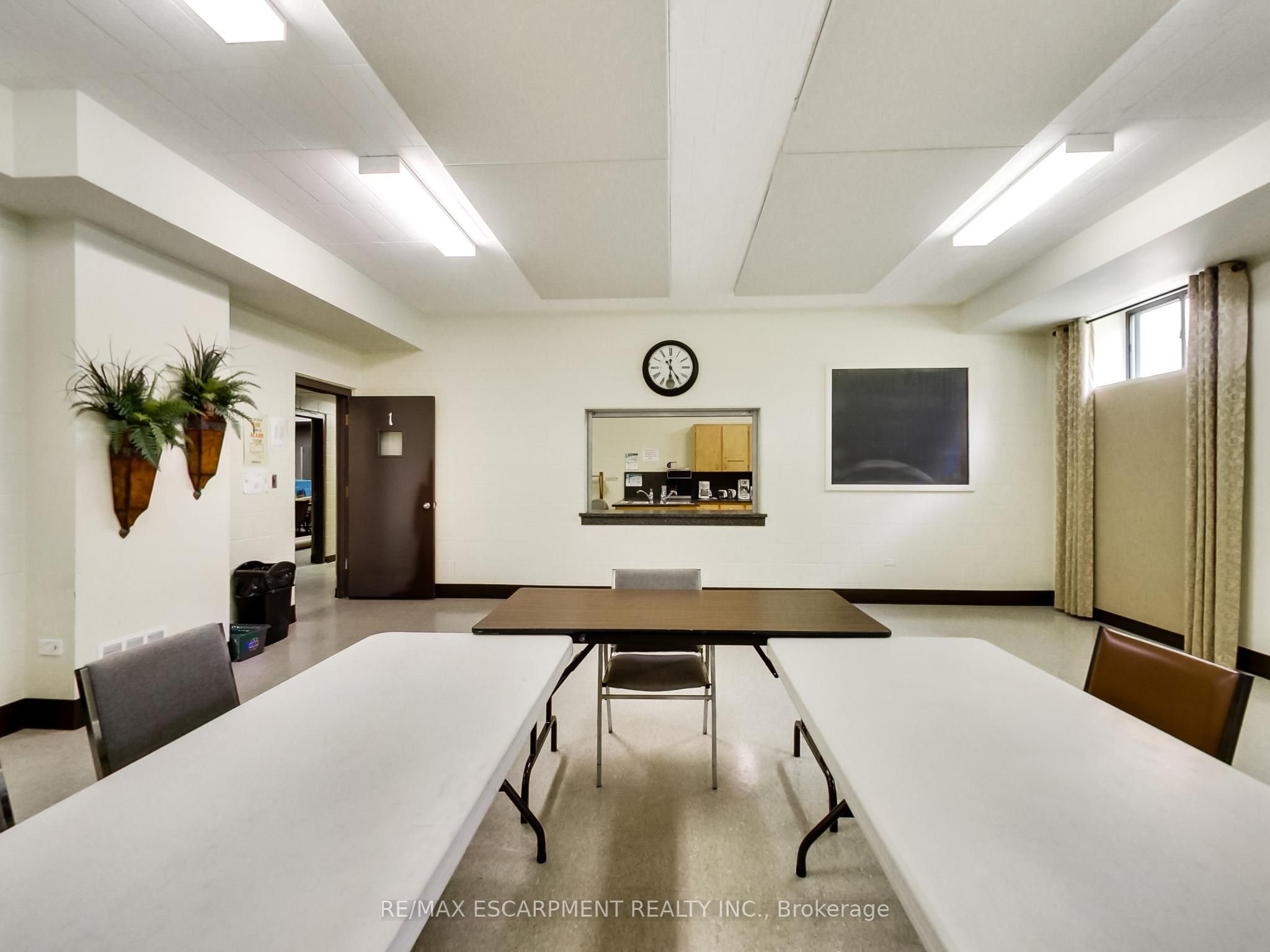 1225 Dundas Street Full Property Photo 27