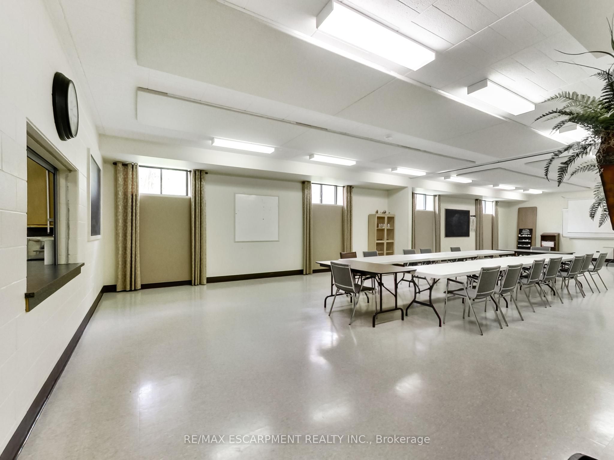 1225 Dundas Street Full Property Photo 29